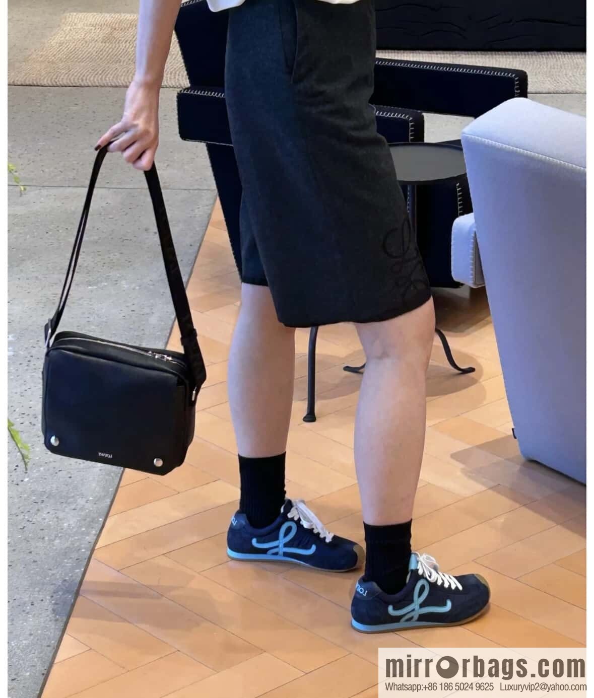 LOEWE Latest | Pebble Messenger Bag 0522 Black