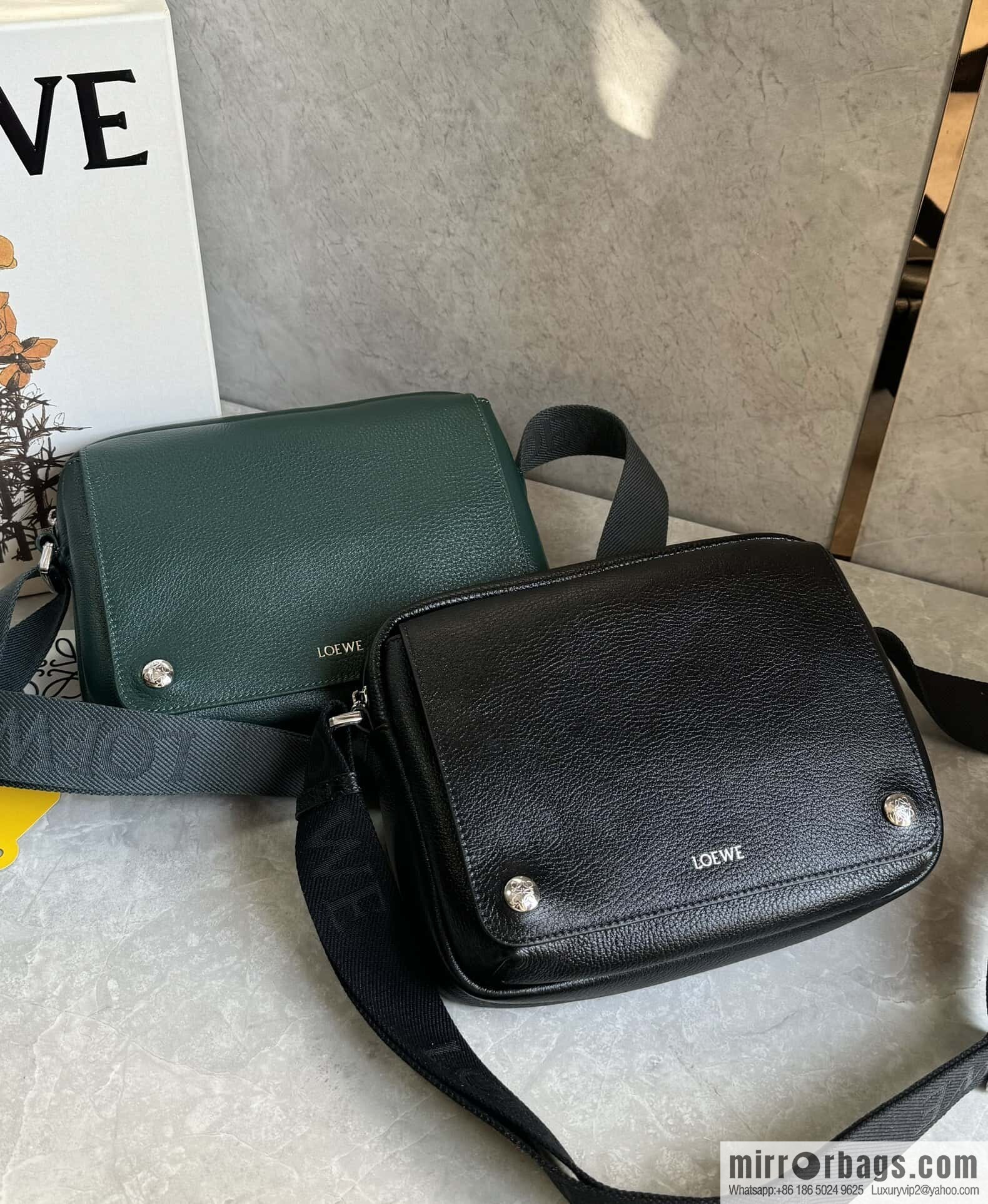 LOEWE Latest | Pebble Messenger Bag 0522 Black