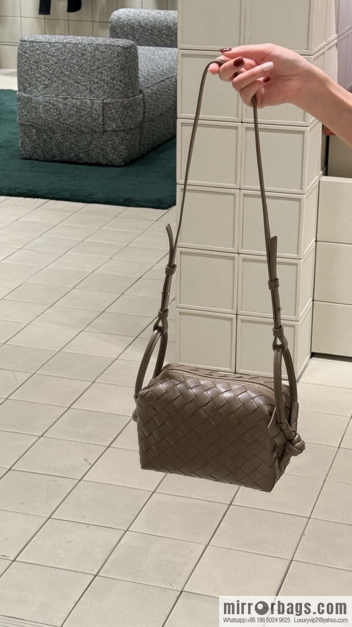 BV Loop Handbag 796615 Pine Cones Brown