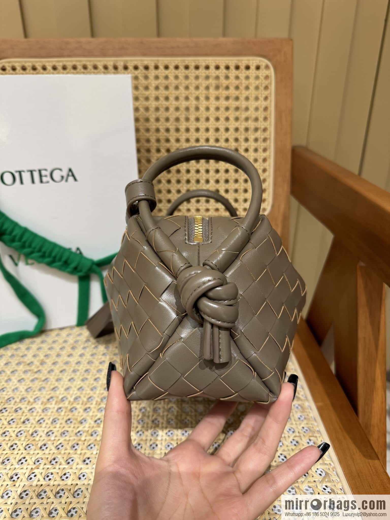 BV Loop Handbag 796615 Pine Cones Brown
