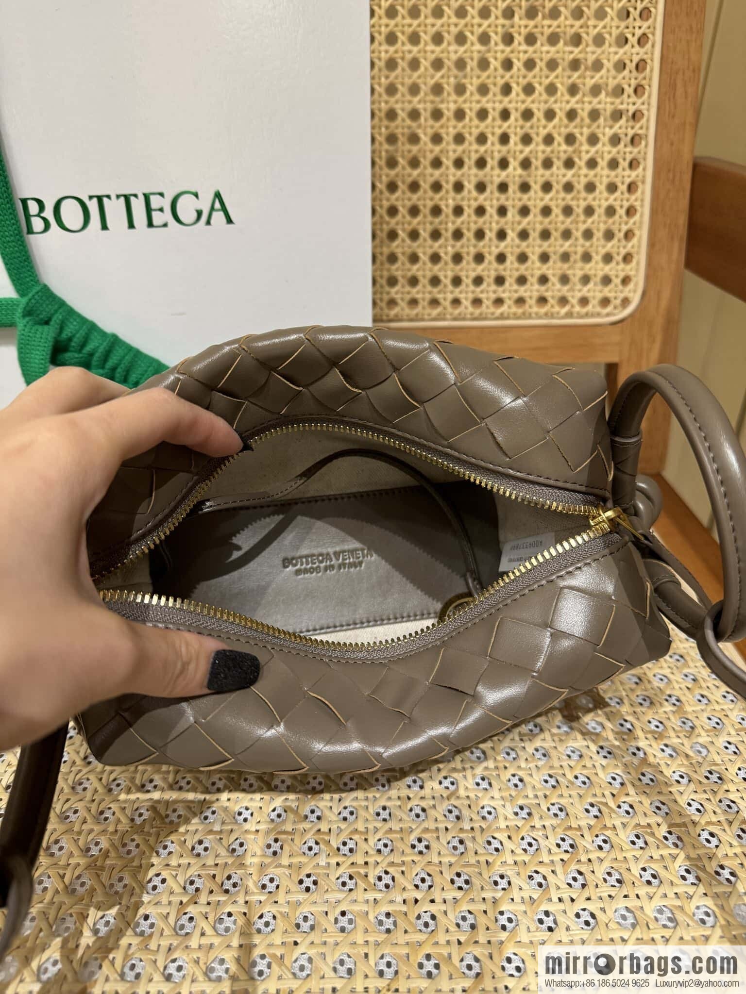 BV Loop Handbag 796615 Pine Cones Brown