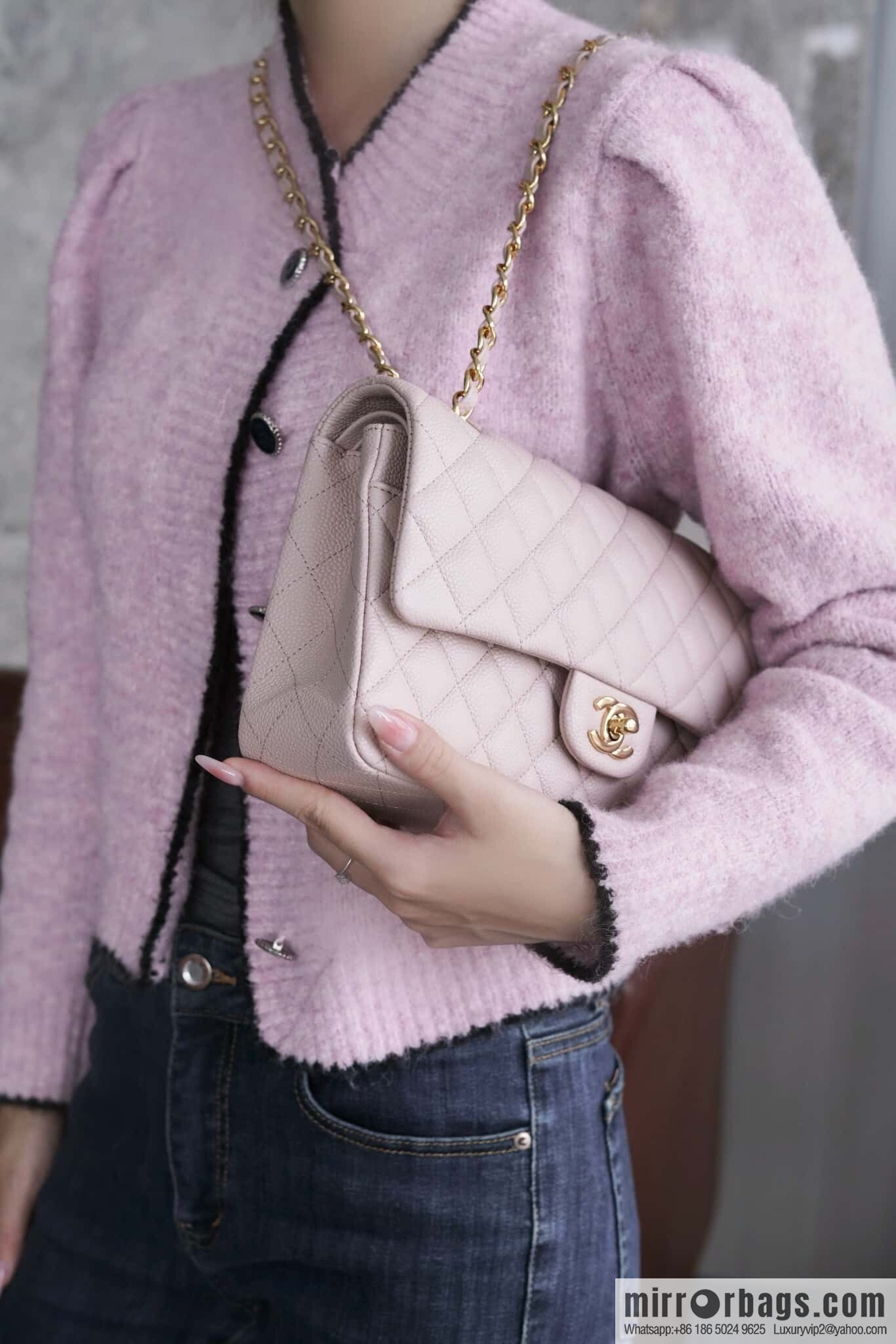 CHANEL 𝐂𝐥𝐚𝐬𝐬𝐢𝐜 𝐅𝐥𝐚𝐩 Medium Classic Cover Bag, Sakura Powder 🌸 A01112