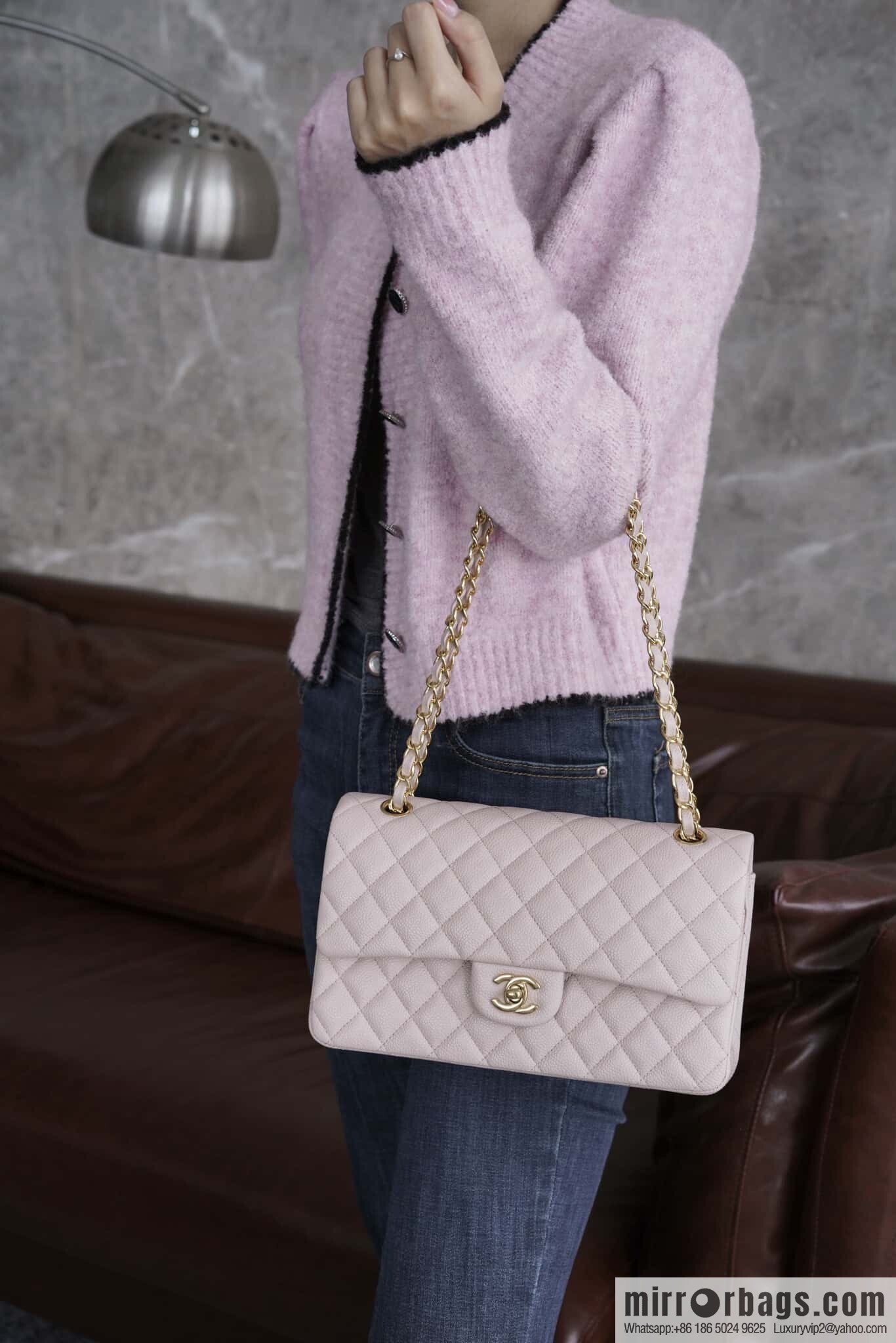 CHANEL 𝐂𝐥𝐚𝐬𝐬𝐢𝐜 𝐅𝐥𝐚𝐩 Medium Classic Cover Bag, Sakura Powder 🌸 A01112