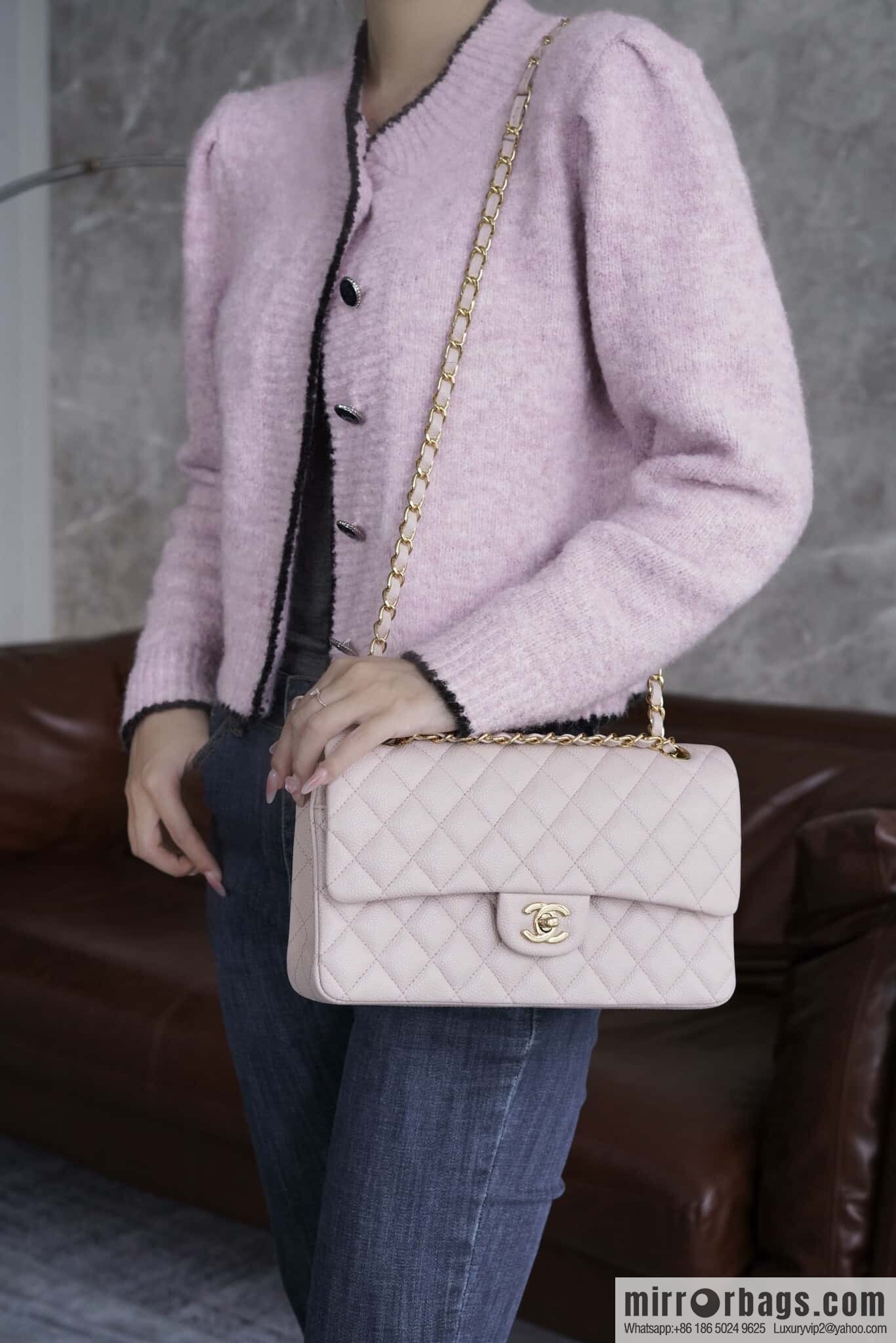 CHANEL 𝐂𝐥𝐚𝐬𝐬𝐢𝐜 𝐅𝐥𝐚𝐩 Medium Classic Cover Bag, Sakura Powder 🌸 A01112