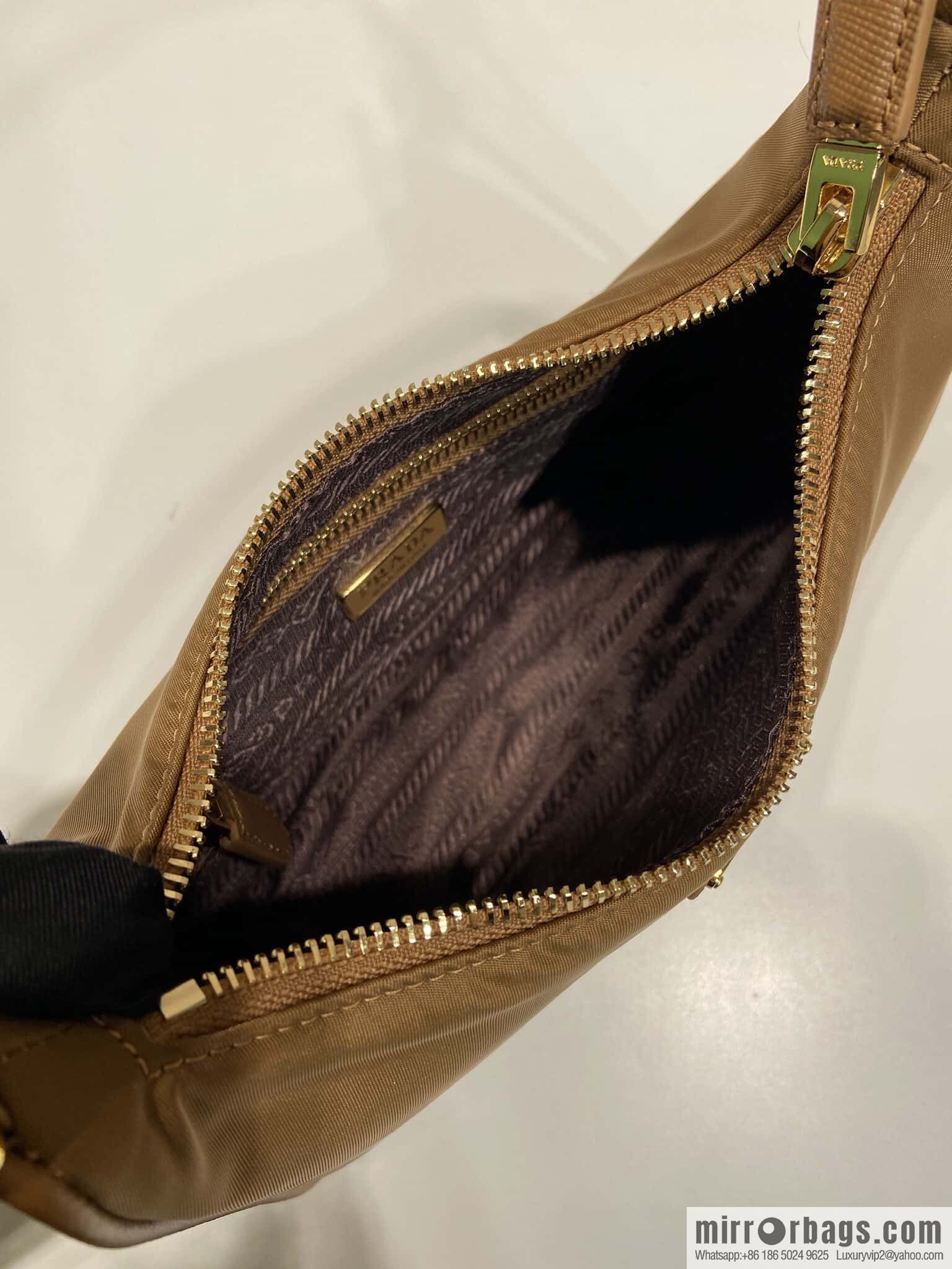 PRADA 🎉 Hobo 🎉 1N 204 M Gold Hardware🎉🎉