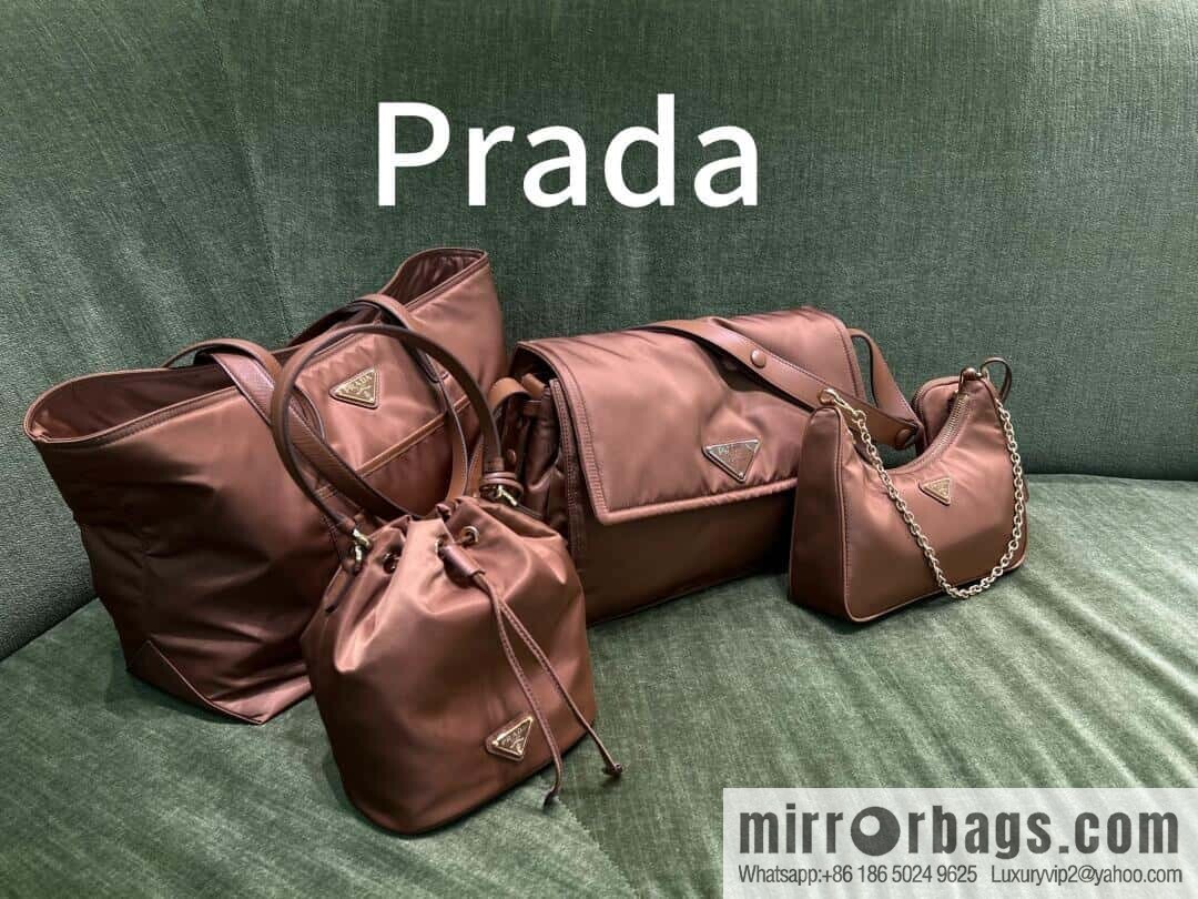 PRADA 🎉 popular mailman bag mini number 🎉 new color 1BD258