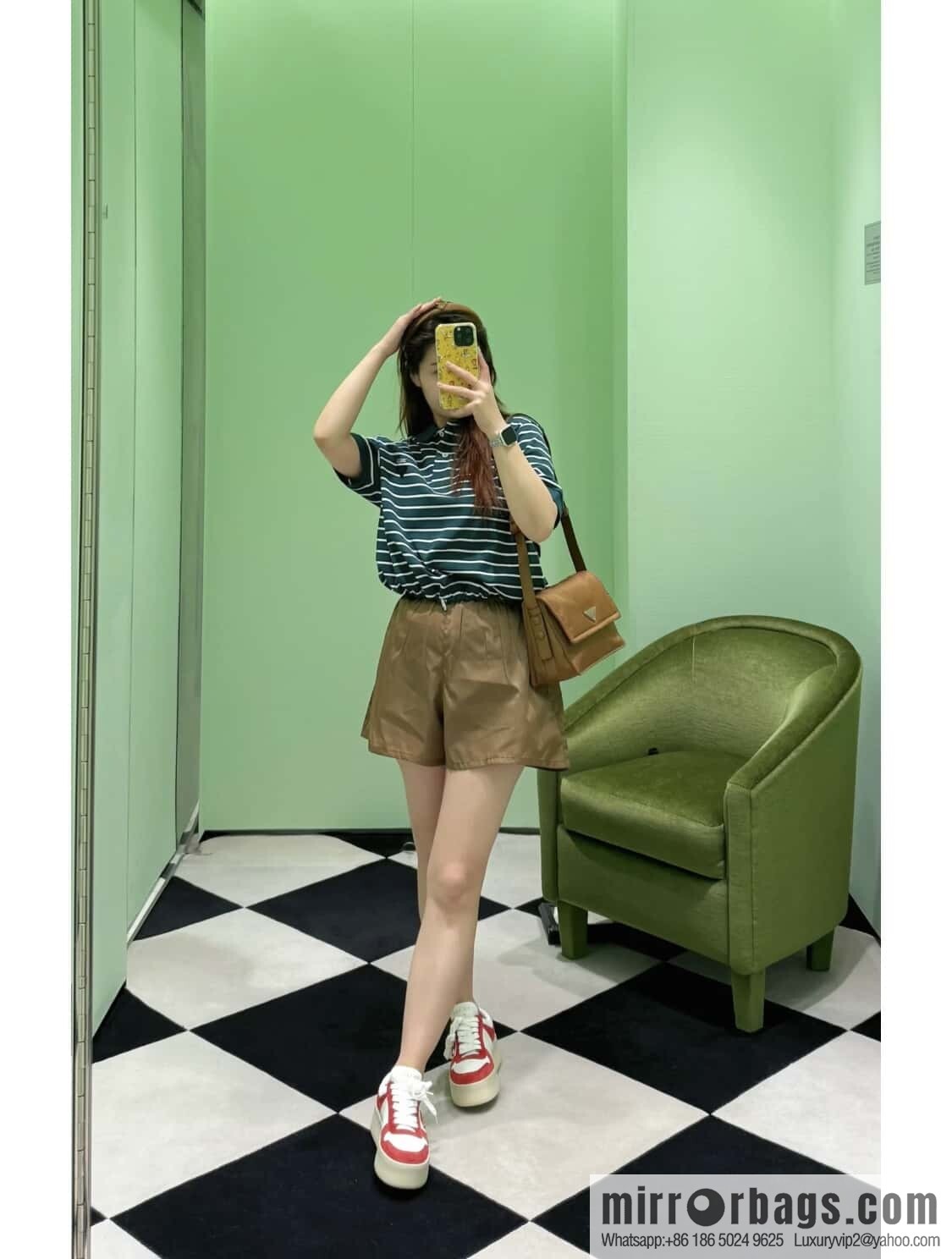 PRADA 🎉 popular mailman bag mini number 🎉 new color 1BD258