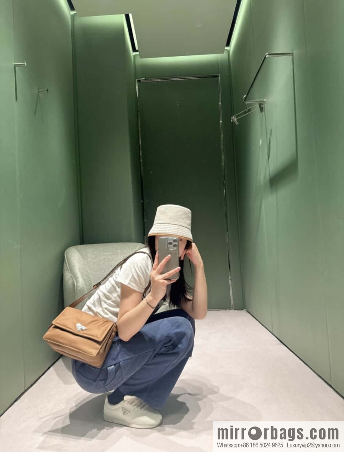 PRADA 🎉 popular mailman bag mini number 🎉 new color 1BD258