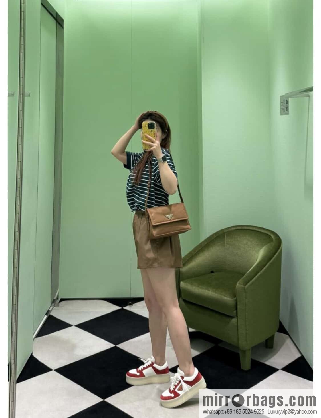 PRADA 🎉 popular mailman bag mini number 🎉 new color 1BD258