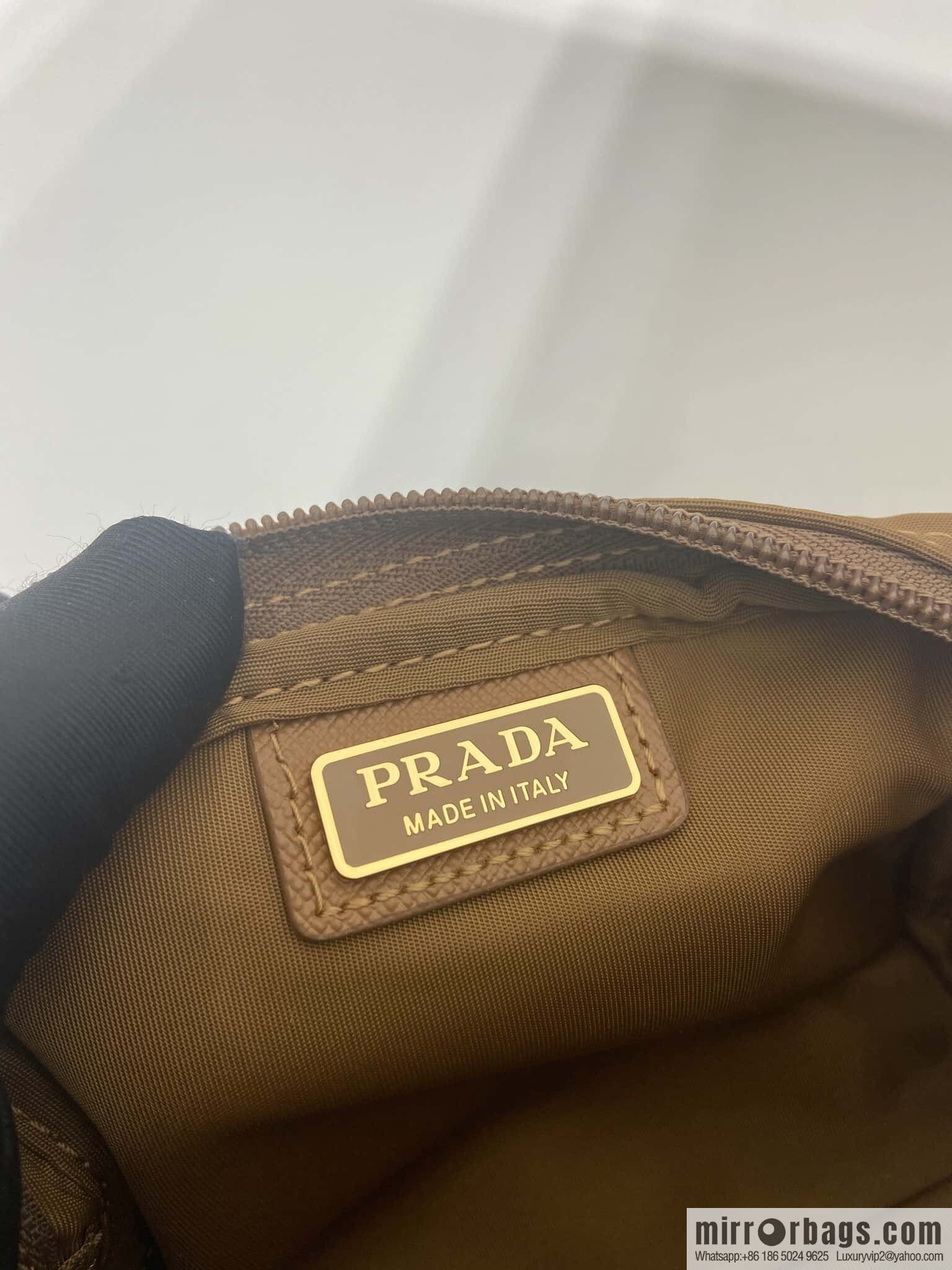 PRADA 🎉 small hand bag 🎉 1NA339 new color🎉🎉