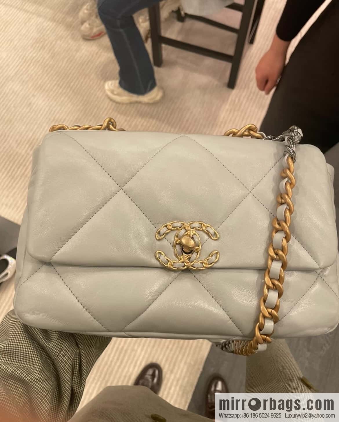 CHANEL 𝟏𝟗𝐛𝐚𝐠 light blue, small 🐳 AS1160