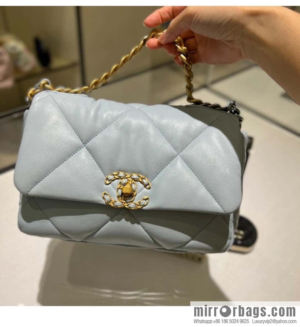 CHANEL 𝟏𝟗𝐛𝐚𝐠 light blue, small 🐳 AS1160
