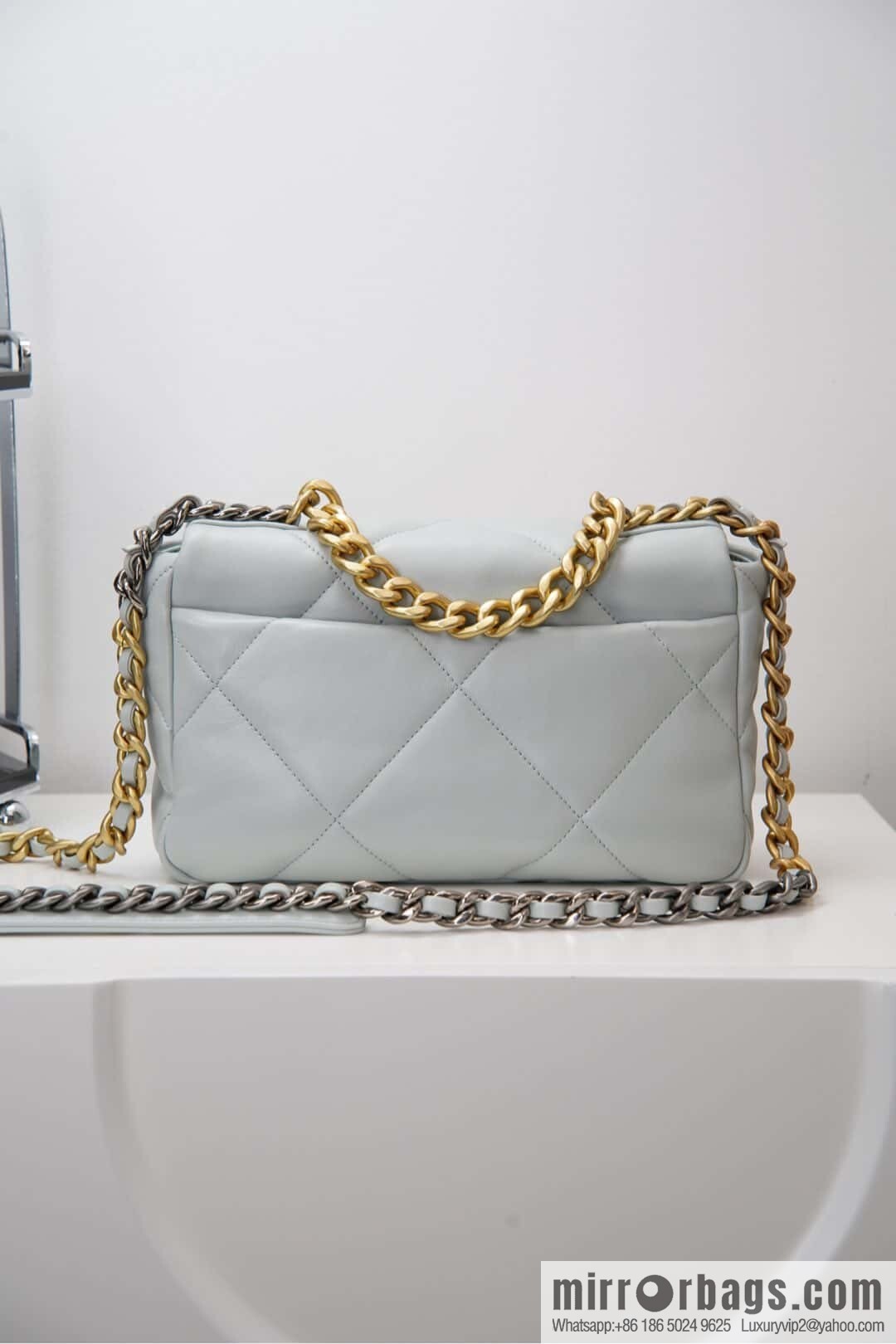 CHANEL 𝟏𝟗𝐛𝐚𝐠 light blue, small 🐳 AS1160