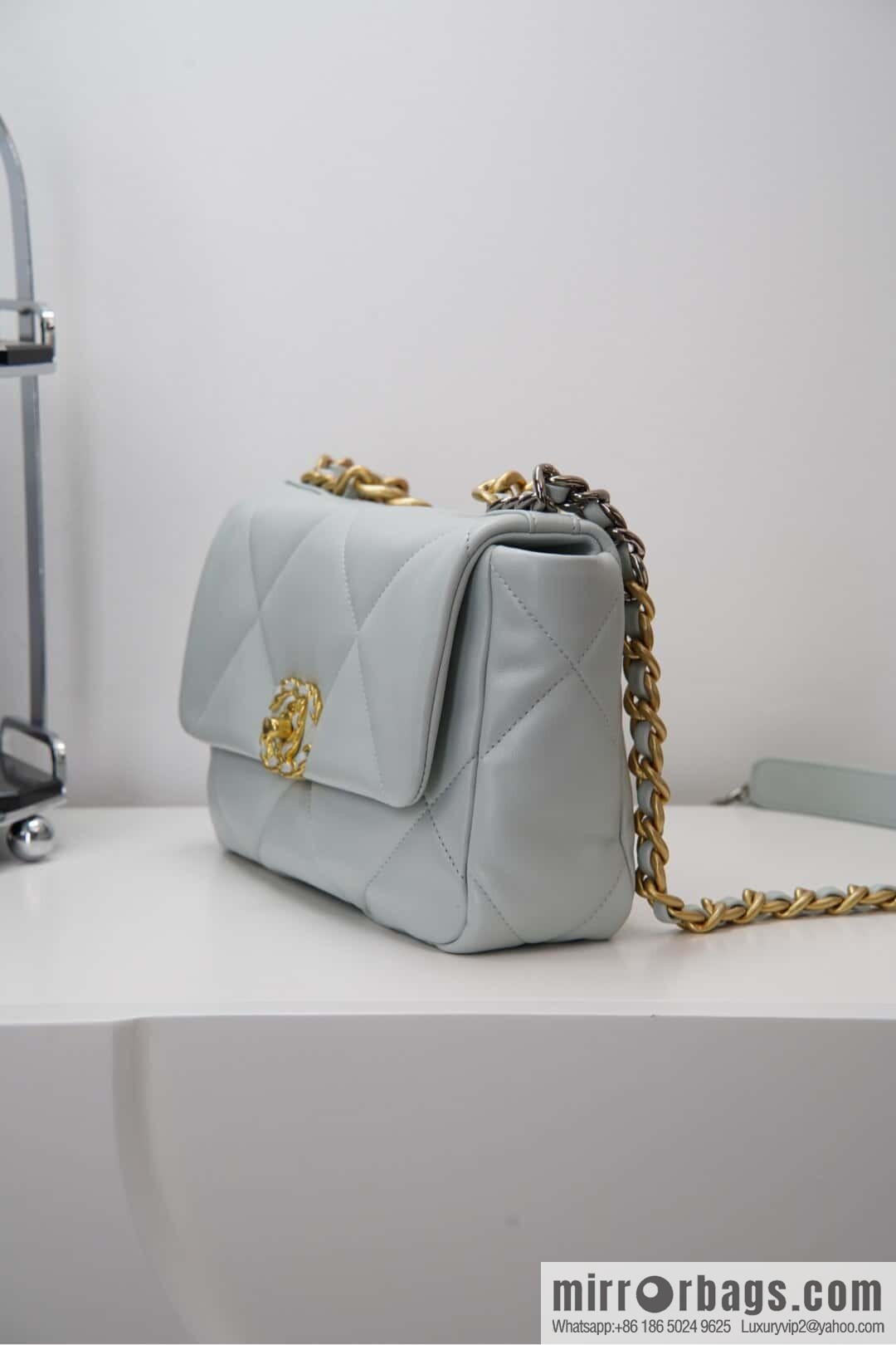 CHANEL 𝟏𝟗𝐛𝐚𝐠 light blue, small 🐳 AS1160