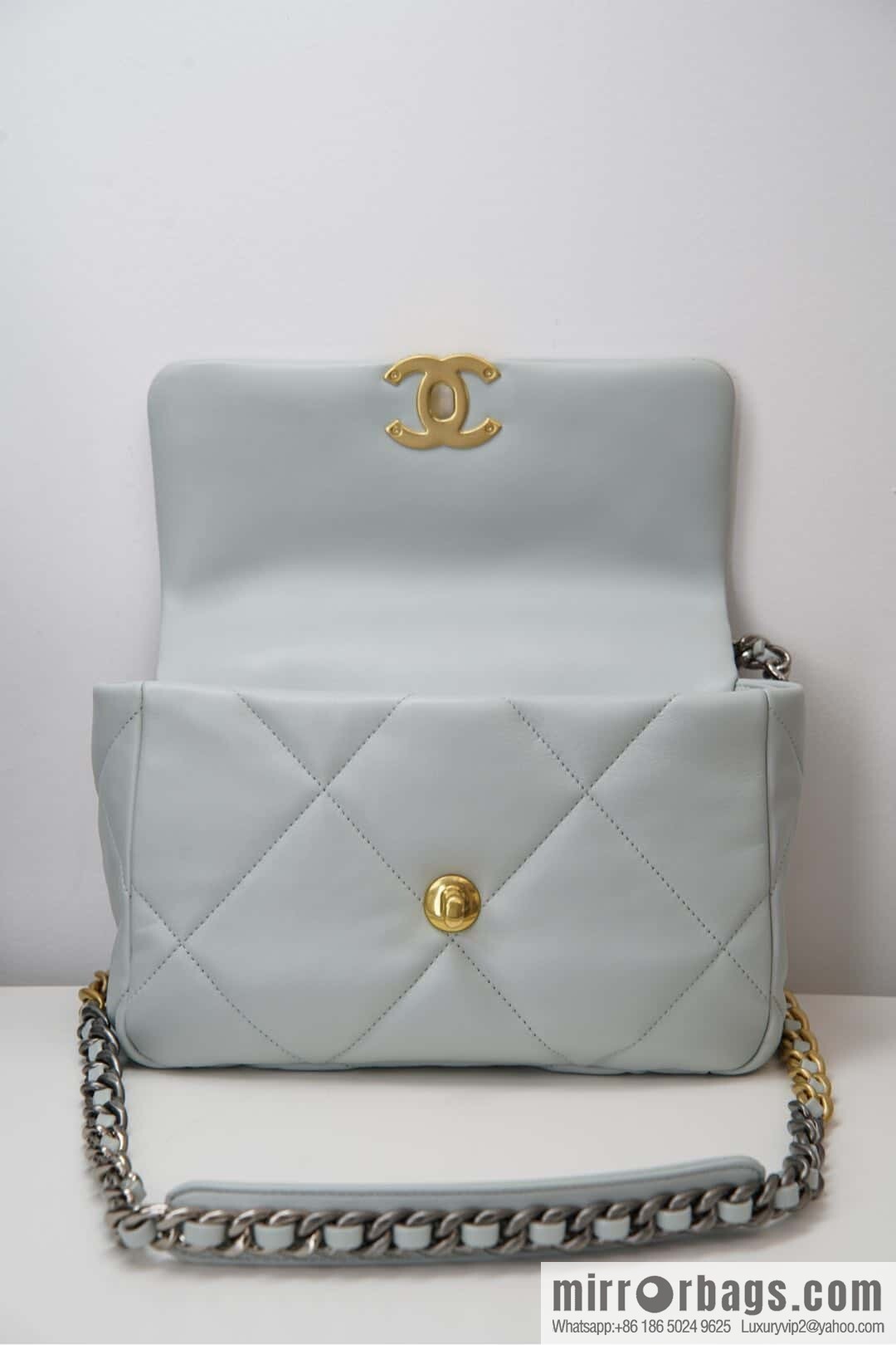 CHANEL 𝟏𝟗𝐛𝐚𝐠 light blue, small 🐳 AS1160
