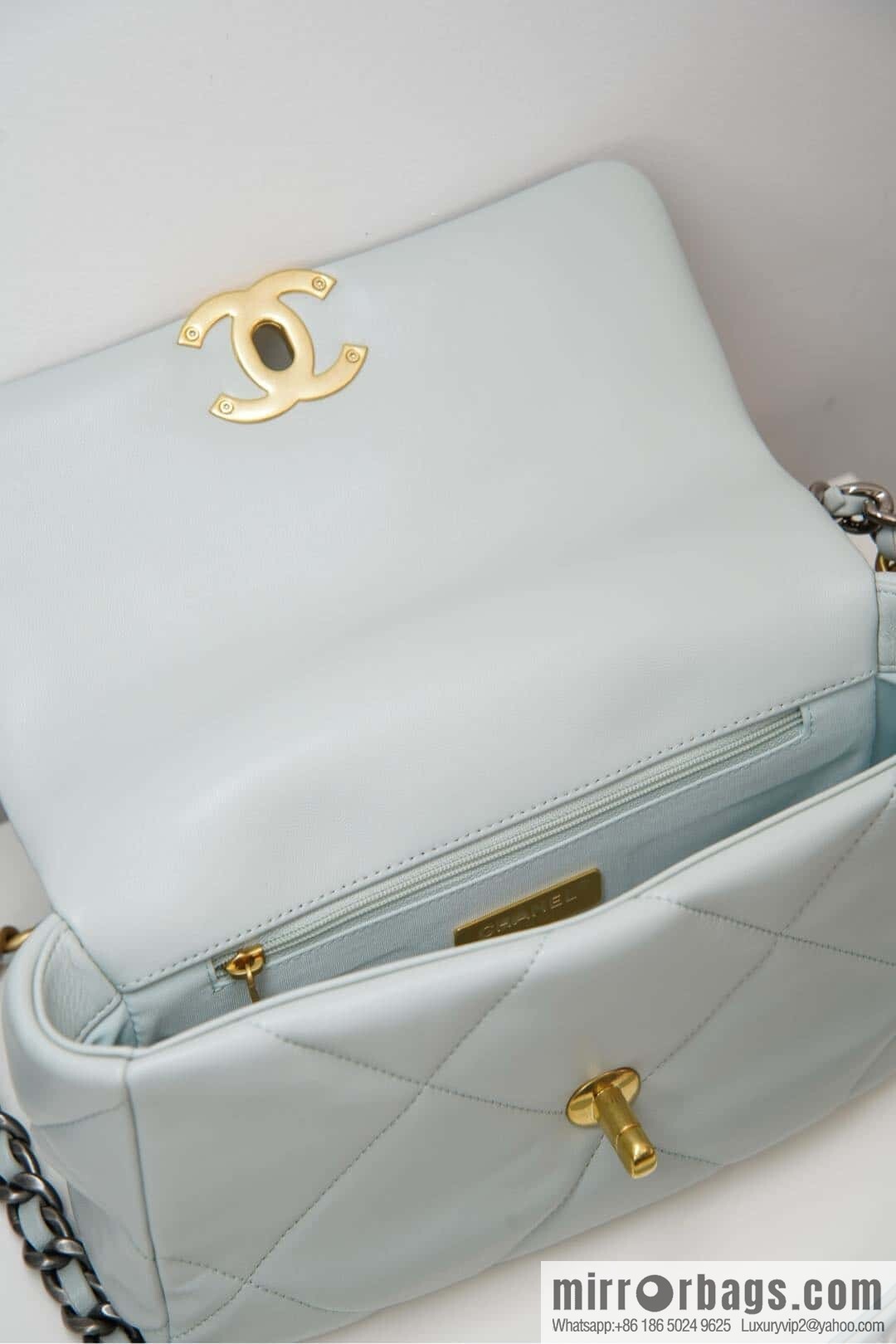 CHANEL 𝟏𝟗𝐛𝐚𝐠 light blue, small 🐳 AS1160