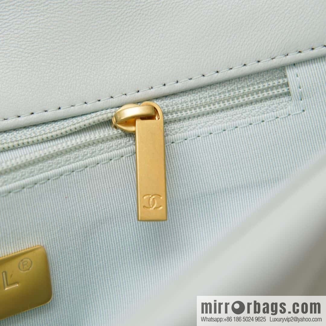 CHANEL 𝟏𝟗𝐛𝐚𝐠 light blue, small 🐳 AS1160