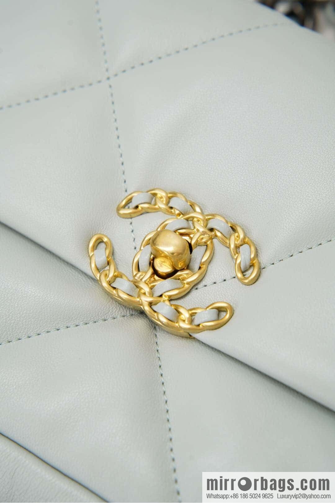 CHANEL 𝟏𝟗𝐛𝐚𝐠 light blue, small 🐳 AS1160