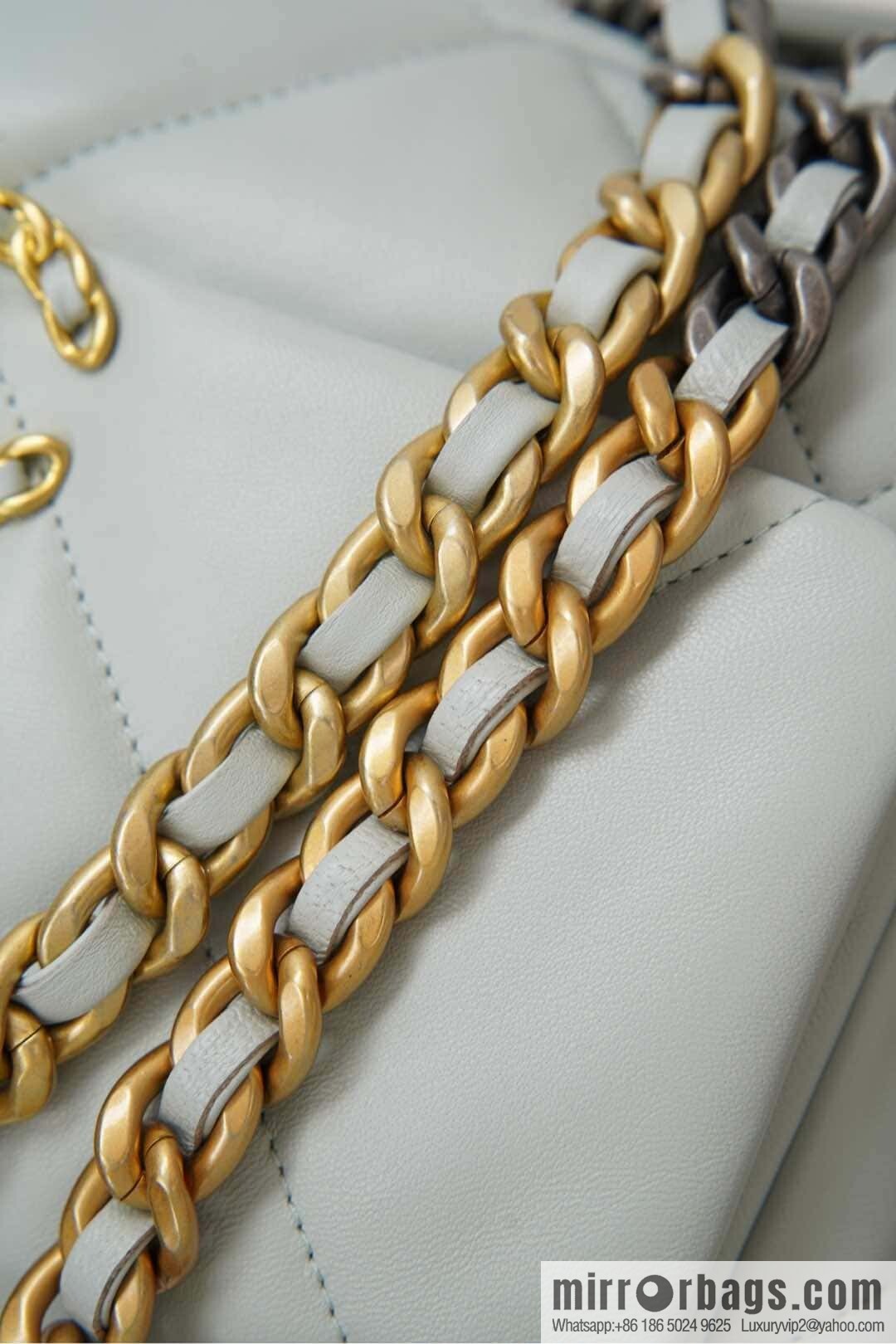 CHANEL 𝟏𝟗𝐛𝐚𝐠 light blue, small 🐳 AS1160