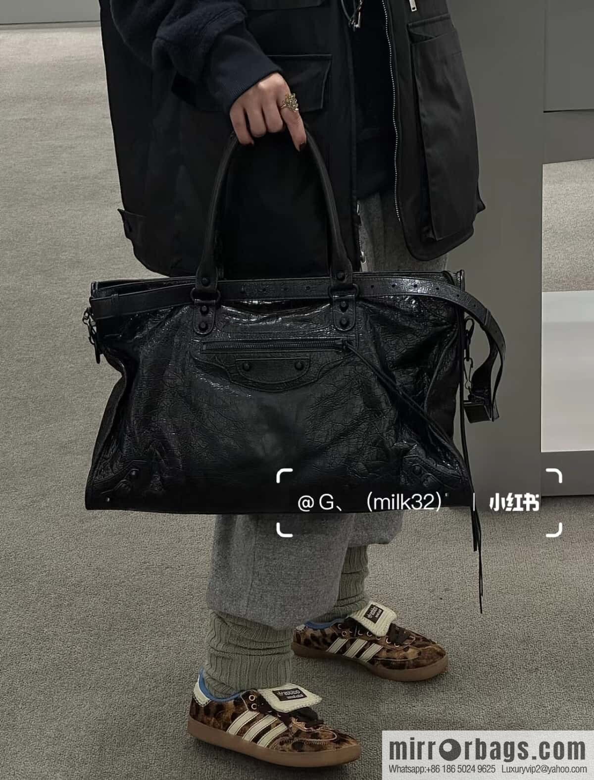 Black buckle 𝗕𝗔𝗟𝗘𝗡𝗖𝗜𝗔𝗚*𝗟𝗘 𝗖𝗜𝗧𝗬 ‼️ oversized ‼️ 084393