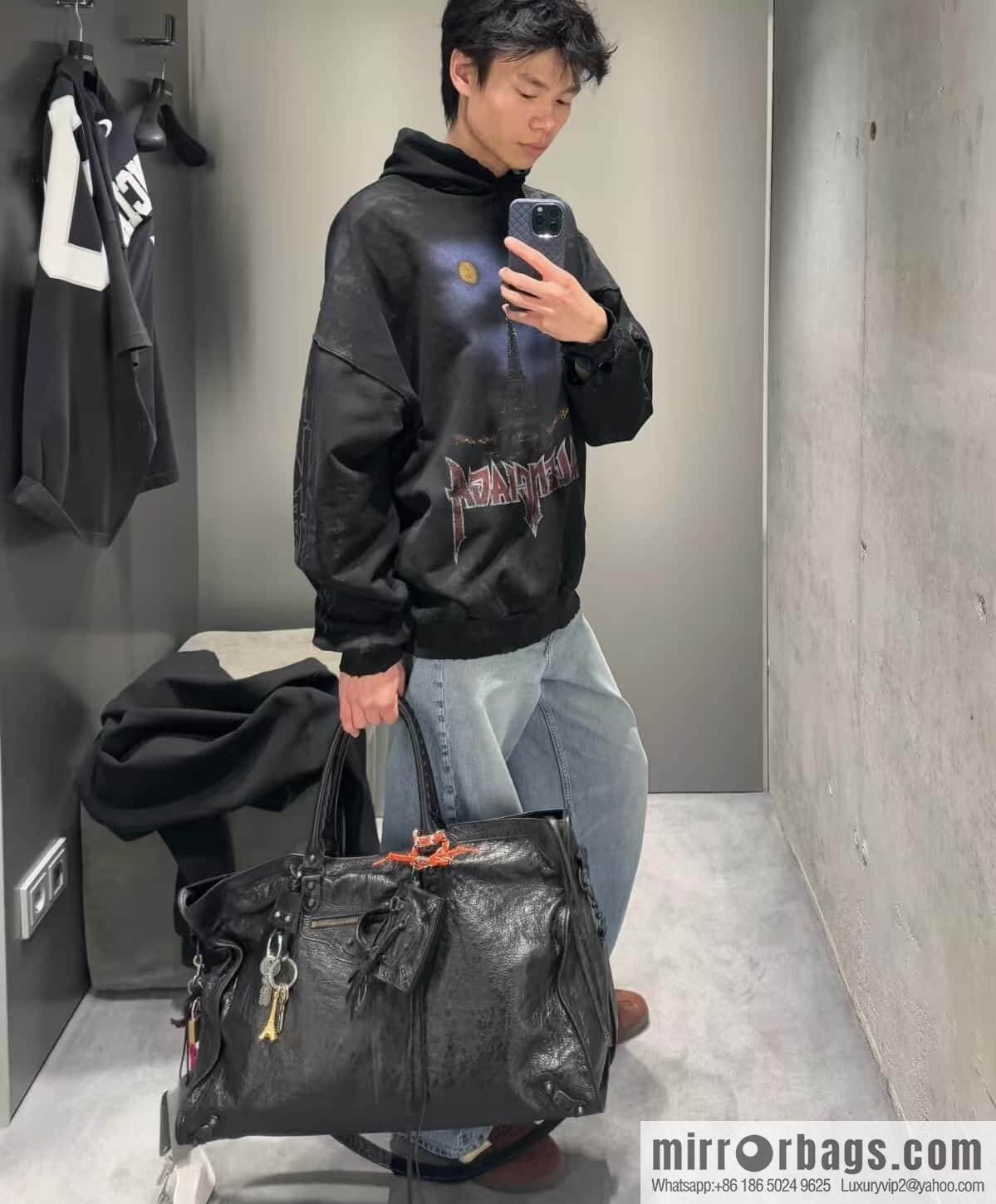 Black buckle 𝗕𝗔𝗟𝗘𝗡𝗖𝗜𝗔𝗚*𝗟𝗘 𝗖𝗜𝗧𝗬 ‼️ oversized ‼️ 084393