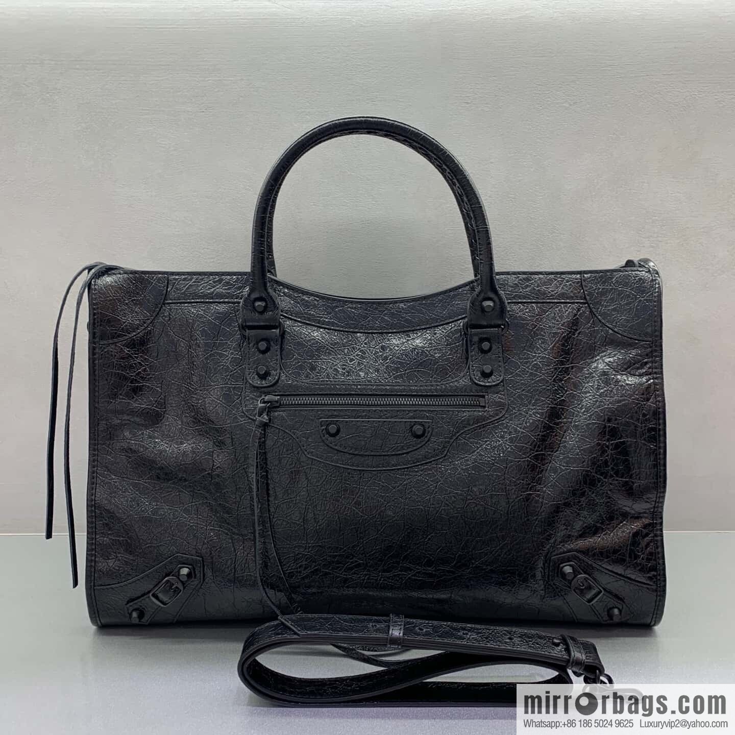 Black buckle 𝗕𝗔𝗟𝗘𝗡𝗖𝗜𝗔𝗚*𝗟𝗘 𝗖𝗜𝗧𝗬 ‼️ oversized ‼️ 084393