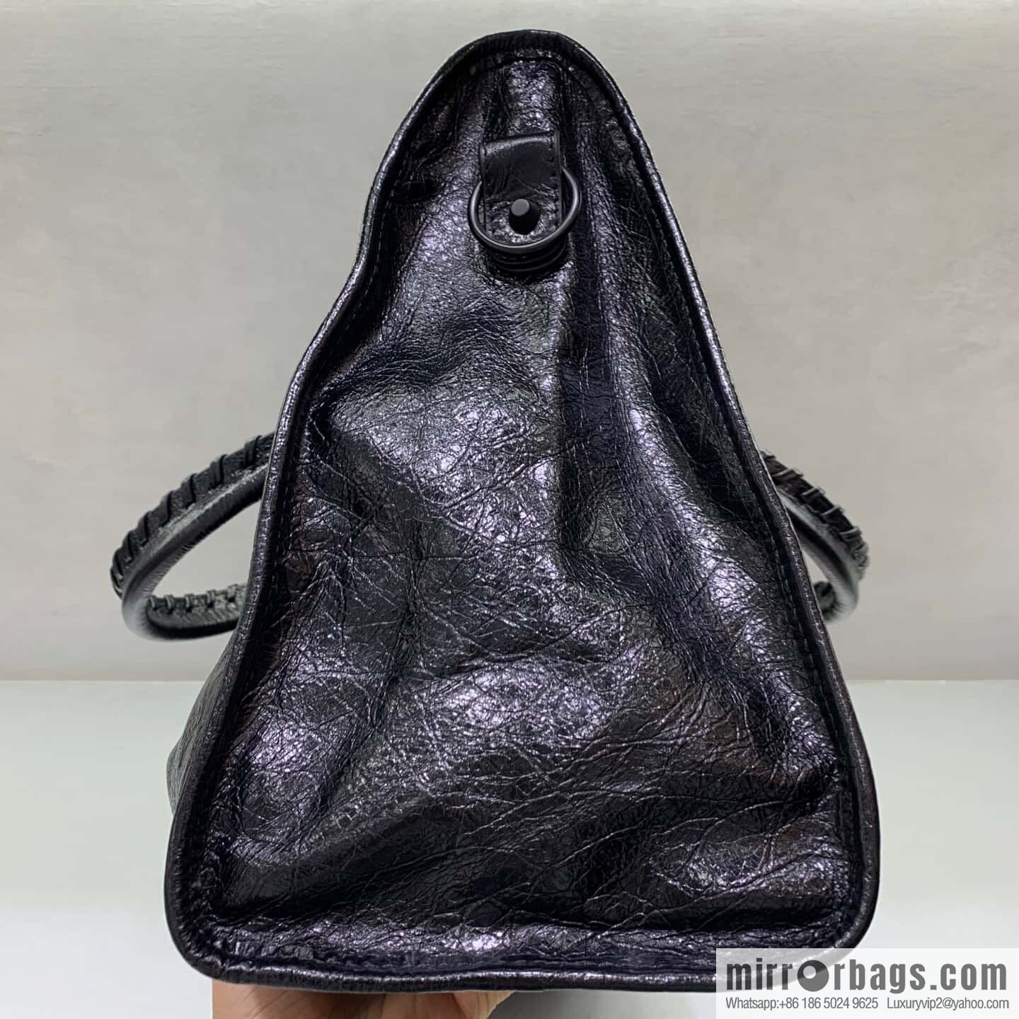 Black buckle 𝗕𝗔𝗟𝗘𝗡𝗖𝗜𝗔𝗚*𝗟𝗘 𝗖𝗜𝗧𝗬 ‼️ oversized ‼️ 084393