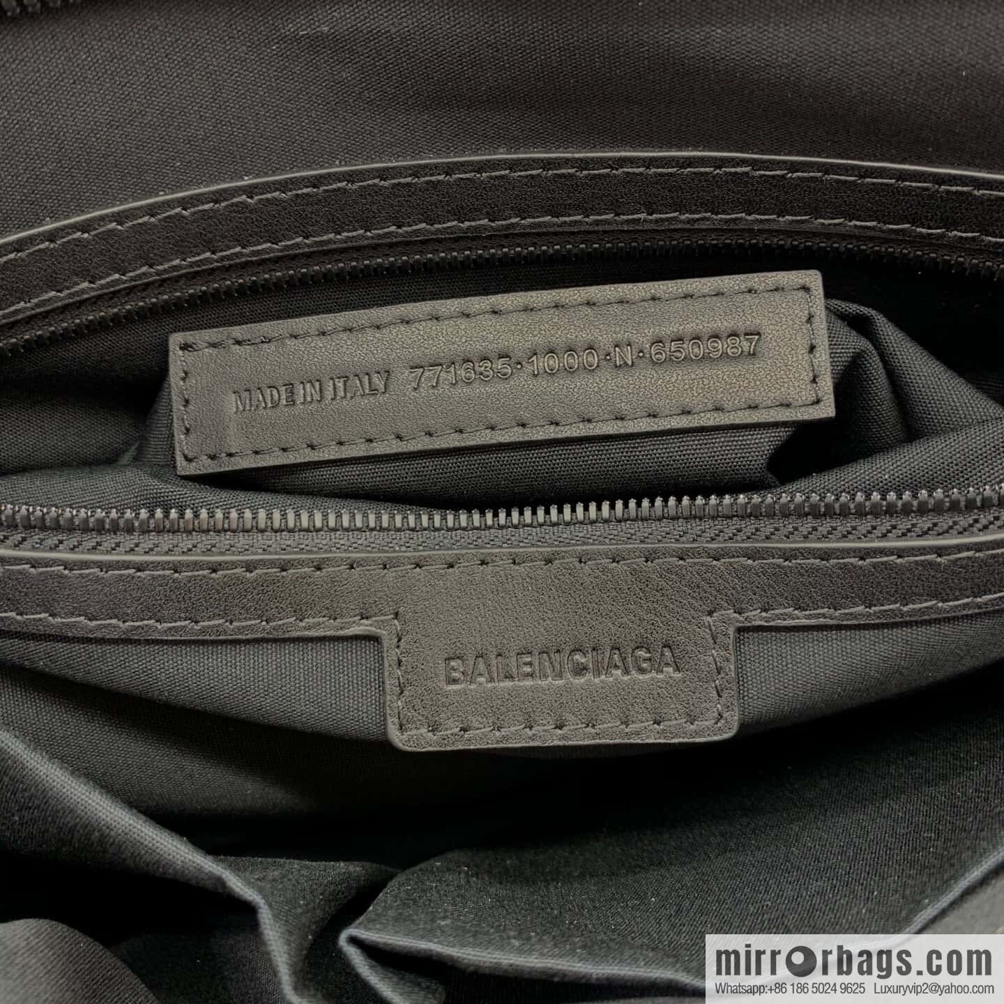 Black buckle 𝗕𝗔𝗟𝗘𝗡𝗖𝗜𝗔𝗚*𝗟𝗘 𝗖𝗜𝗧𝗬 ‼️ oversized ‼️ 084393