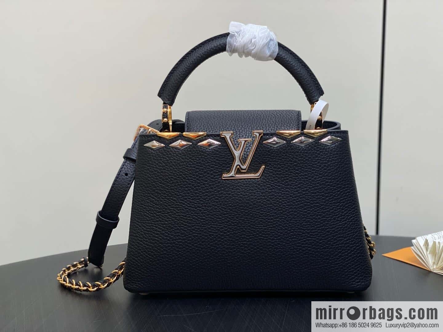 [Boutique‑grade] M12751 black full leather rhombus, full leather cap that English series, this Capucines small handbag