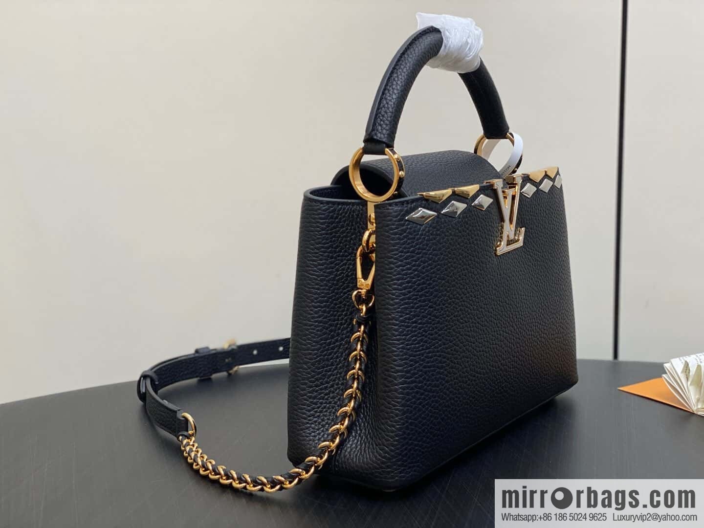[Boutique‑grade] M12751 black full leather rhombus, full leather cap that English series, this Capucines small handbag