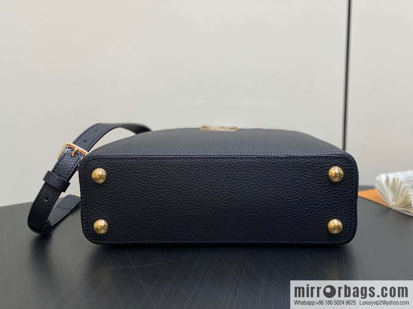 [Boutique‑grade] M12751 black full leather rhombus, full leather cap that English series, this Capucines small handbag