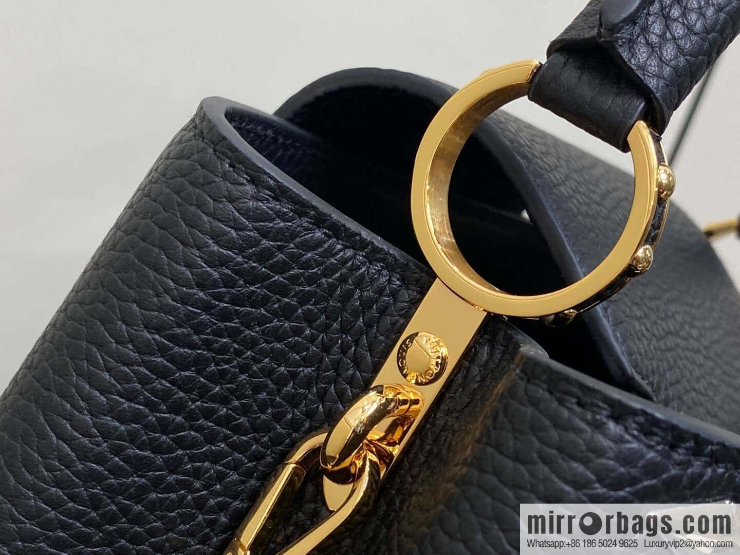 [Boutique‑grade] M12751 black full leather rhombus, full leather cap that English series, this Capucines small handbag