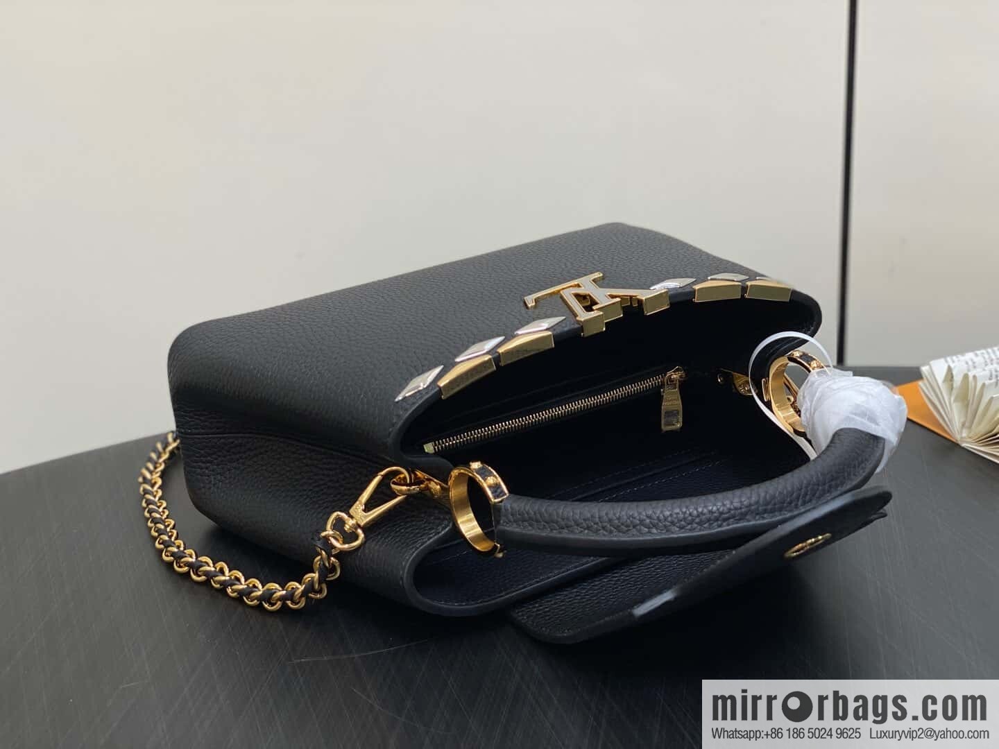 [Boutique‑grade] M12751 black full leather rhombus, full leather cap that English series, this Capucines small handbag