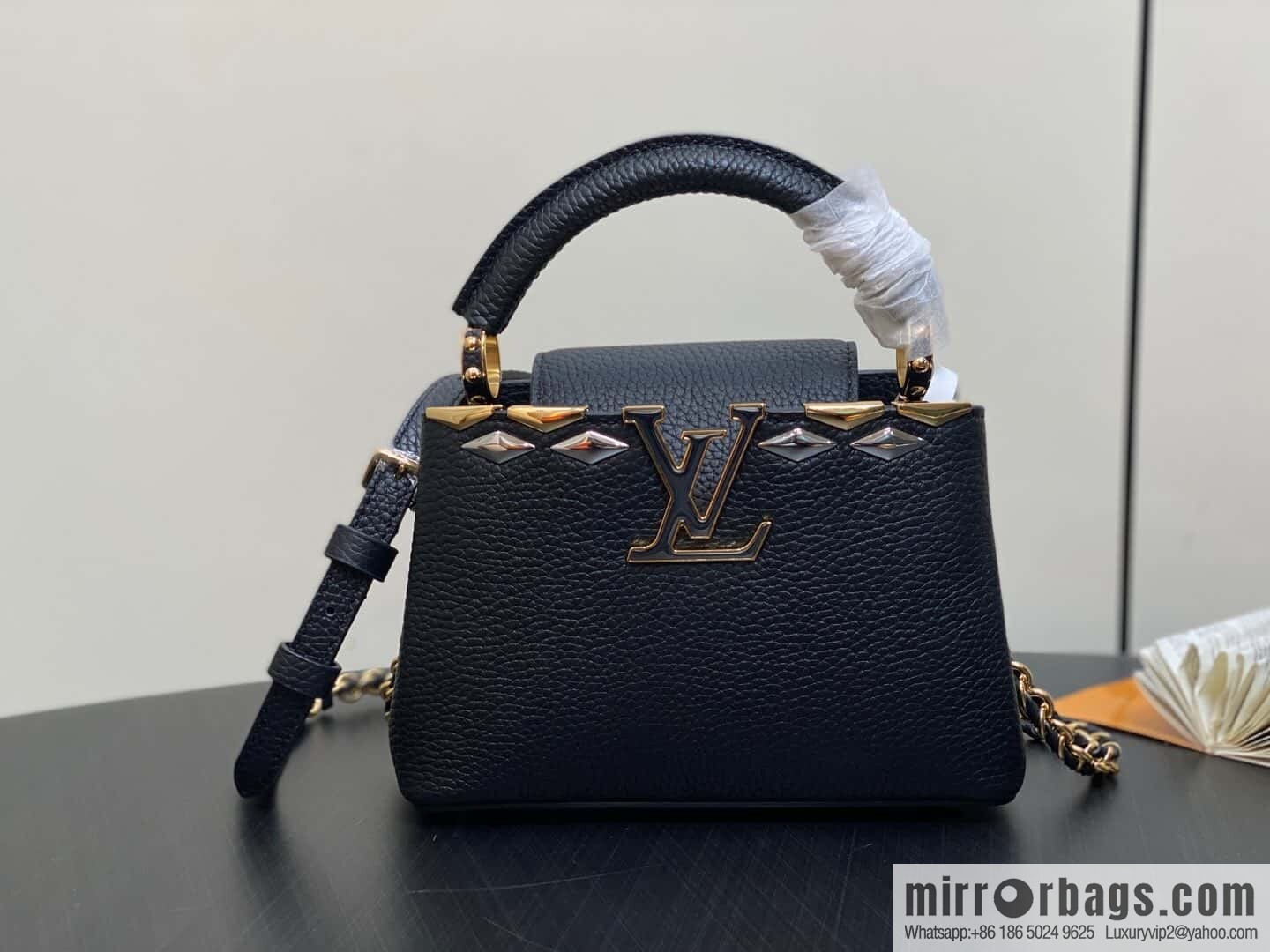 [Boutique‑grade] M12751 black full leather rhombus, full leather cap that English series Capucines mini handbag