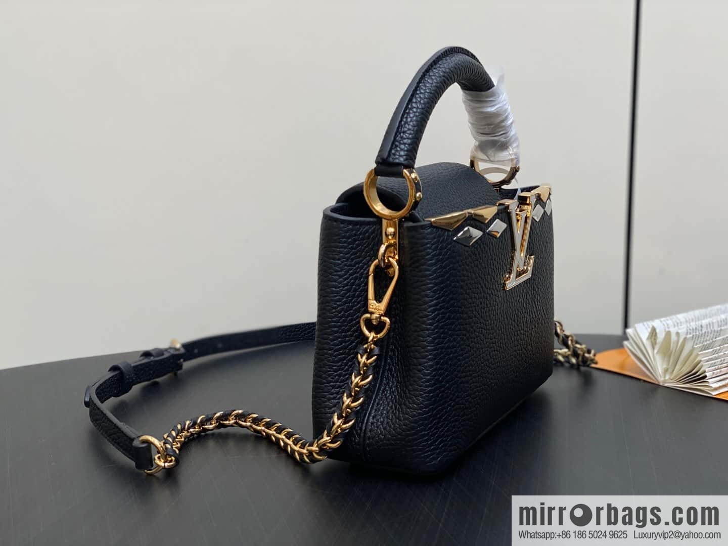 [Boutique‑grade] M12751 black full leather rhombus, full leather cap that English series Capucines mini handbag