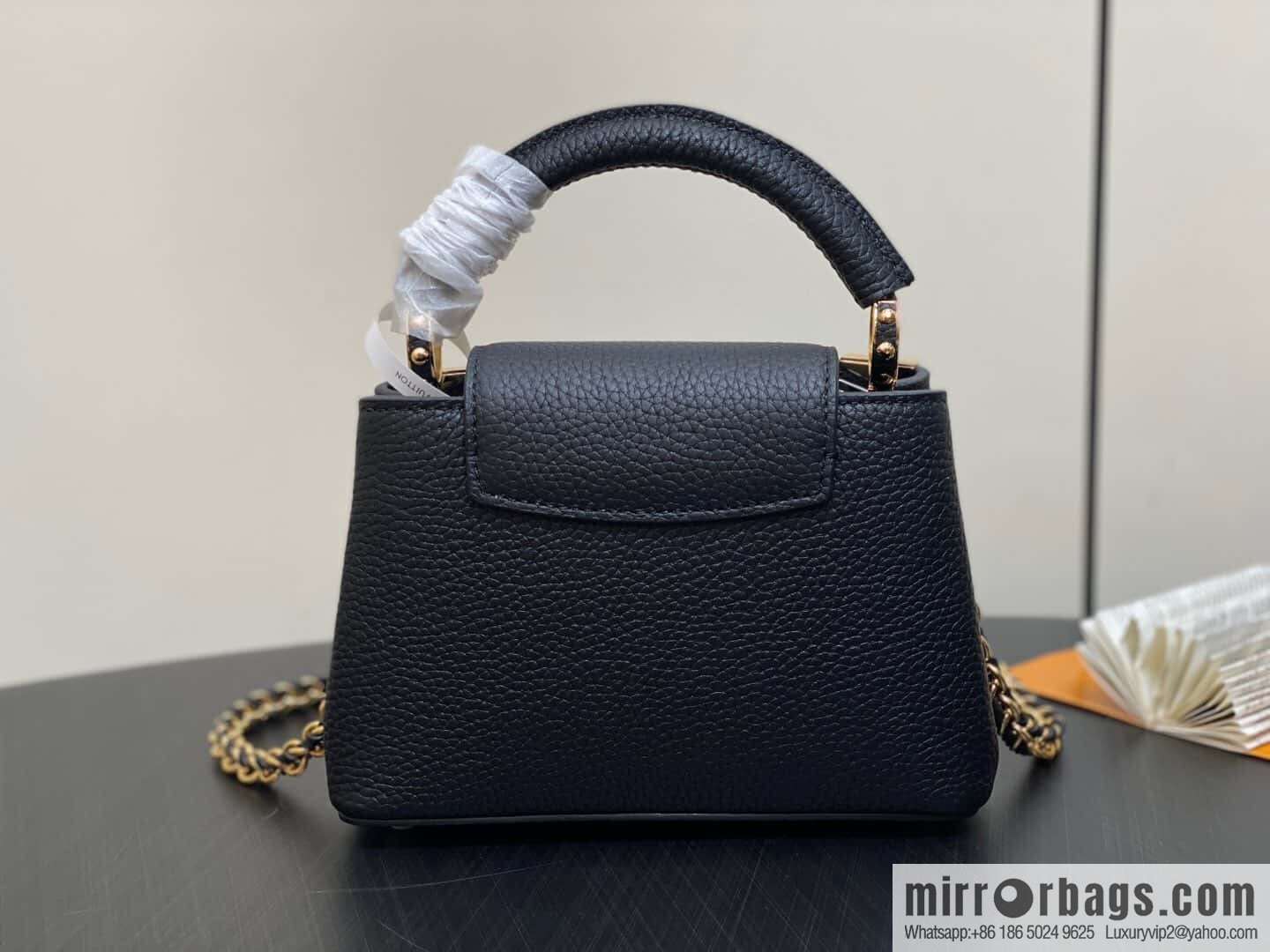 [Boutique‑grade] M12751 black full leather rhombus, full leather cap that English series Capucines mini handbag
