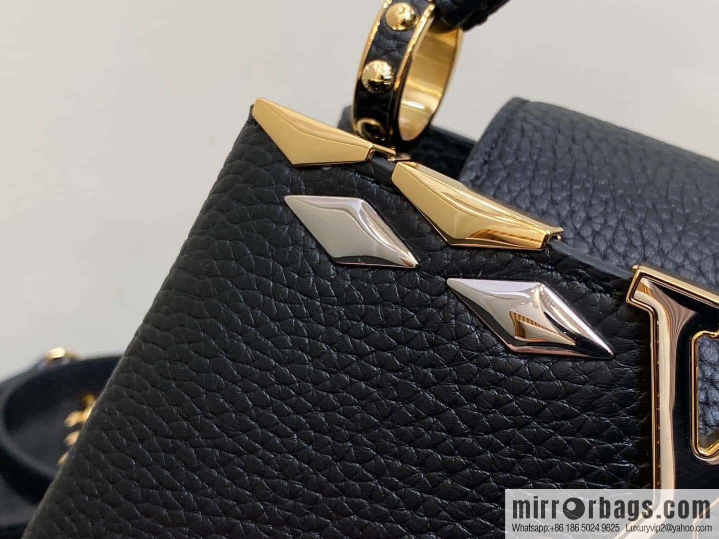 [Boutique‑grade] M12751 black full leather rhombus, full leather cap that English series Capucines mini handbag