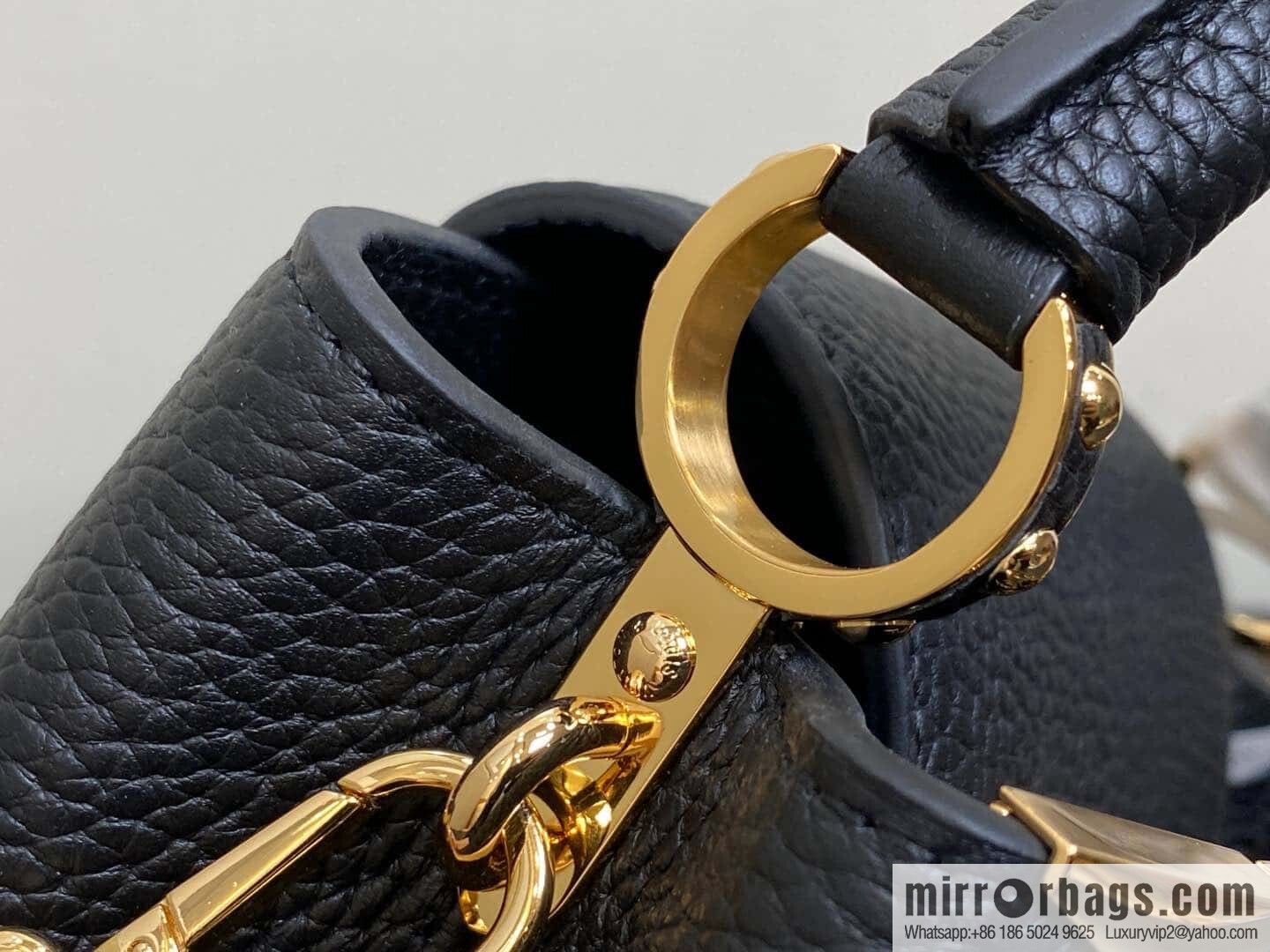 [Boutique‑grade] M12751 black full leather rhombus, full leather cap that English series Capucines mini handbag