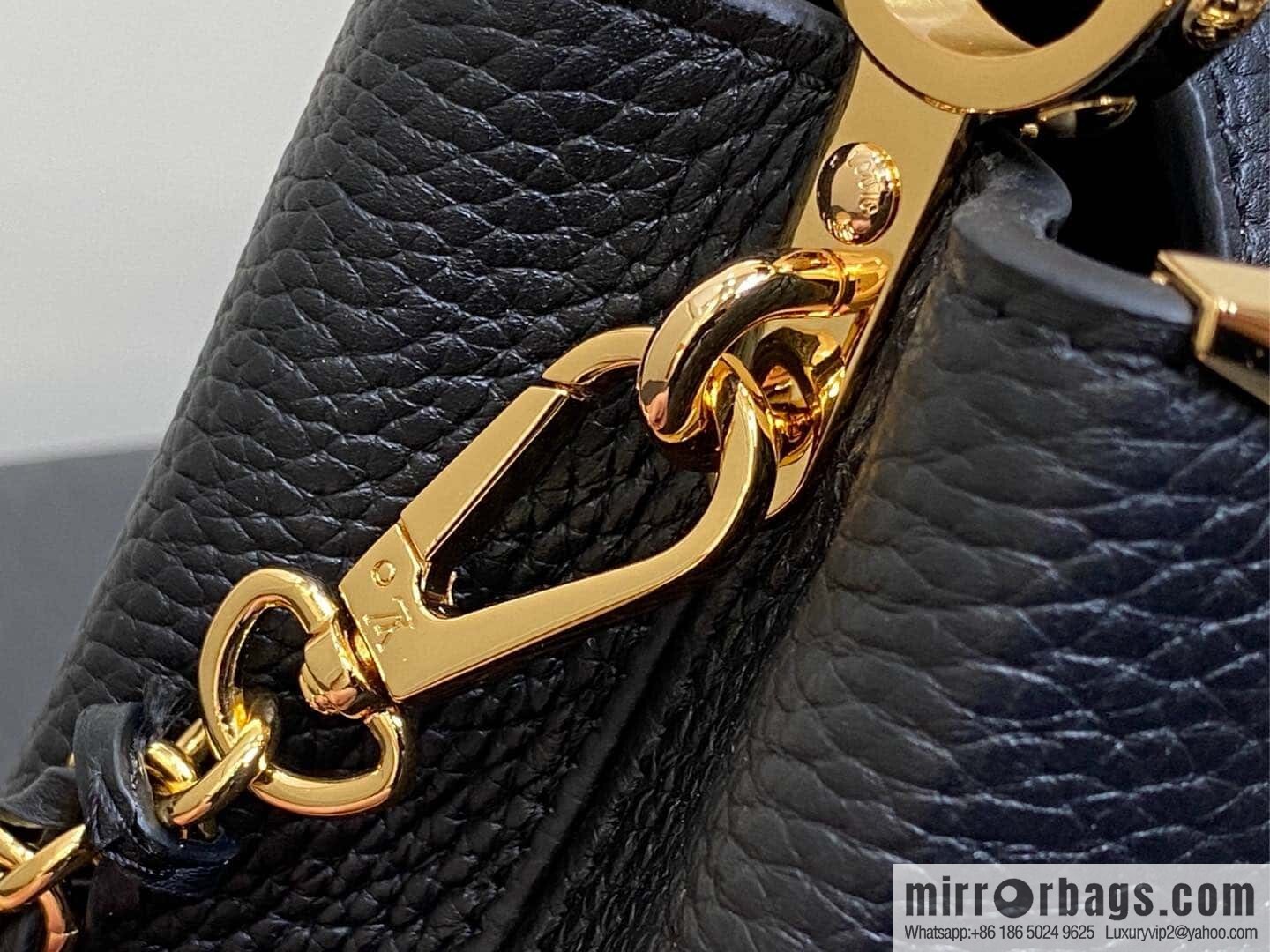 [Boutique‑grade] M12751 black full leather rhombus, full leather cap that English series Capucines mini handbag