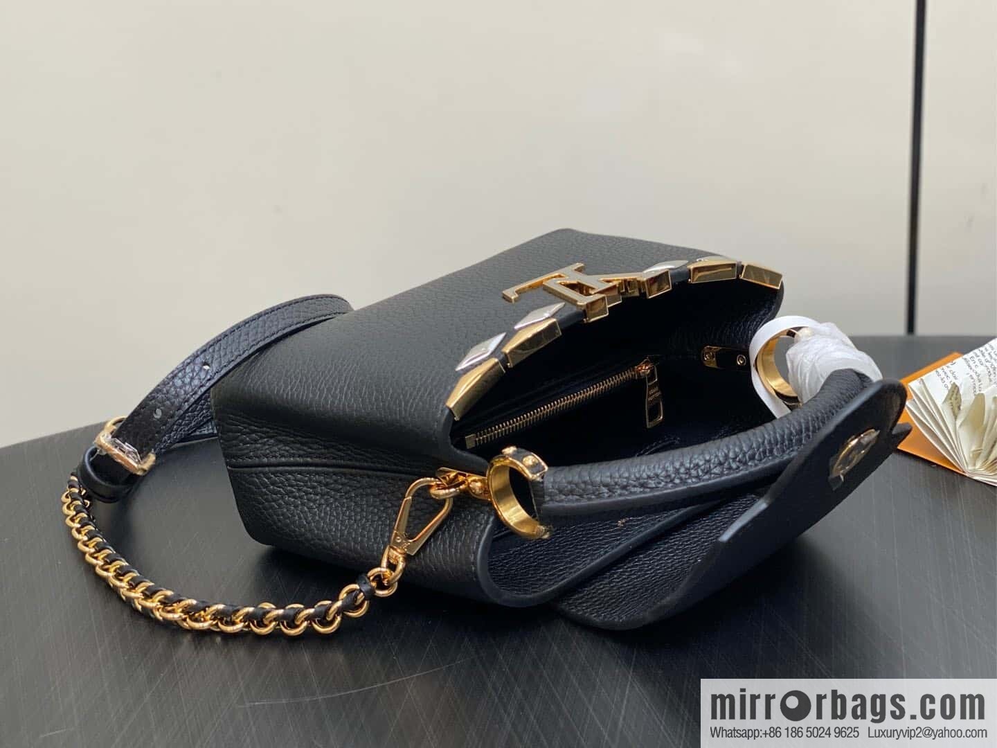 [Boutique‑grade] M12751 black full leather rhombus, full leather cap that English series Capucines mini handbag