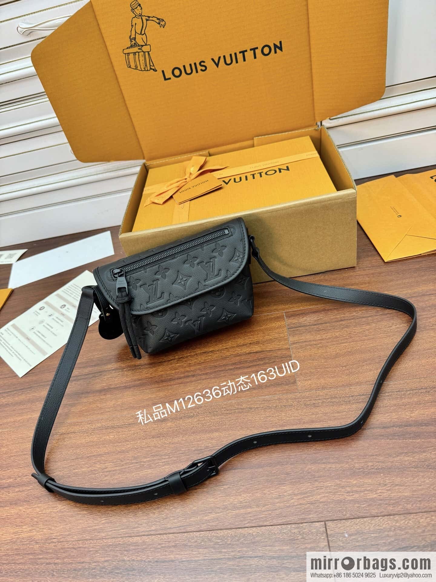 LV M12636 Pulse Wearable Wallet