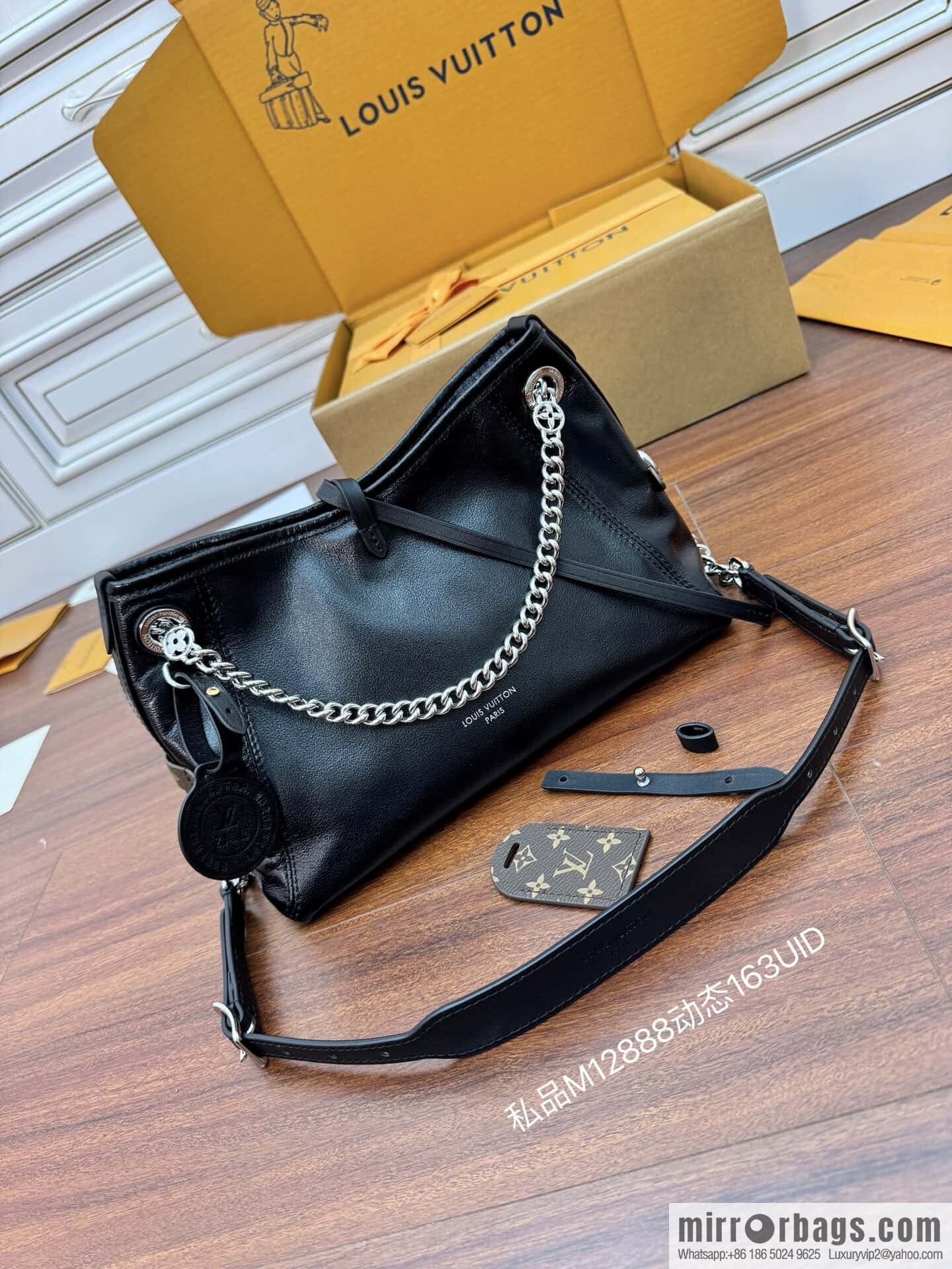 LV M12888 CarryAll Vibe BB