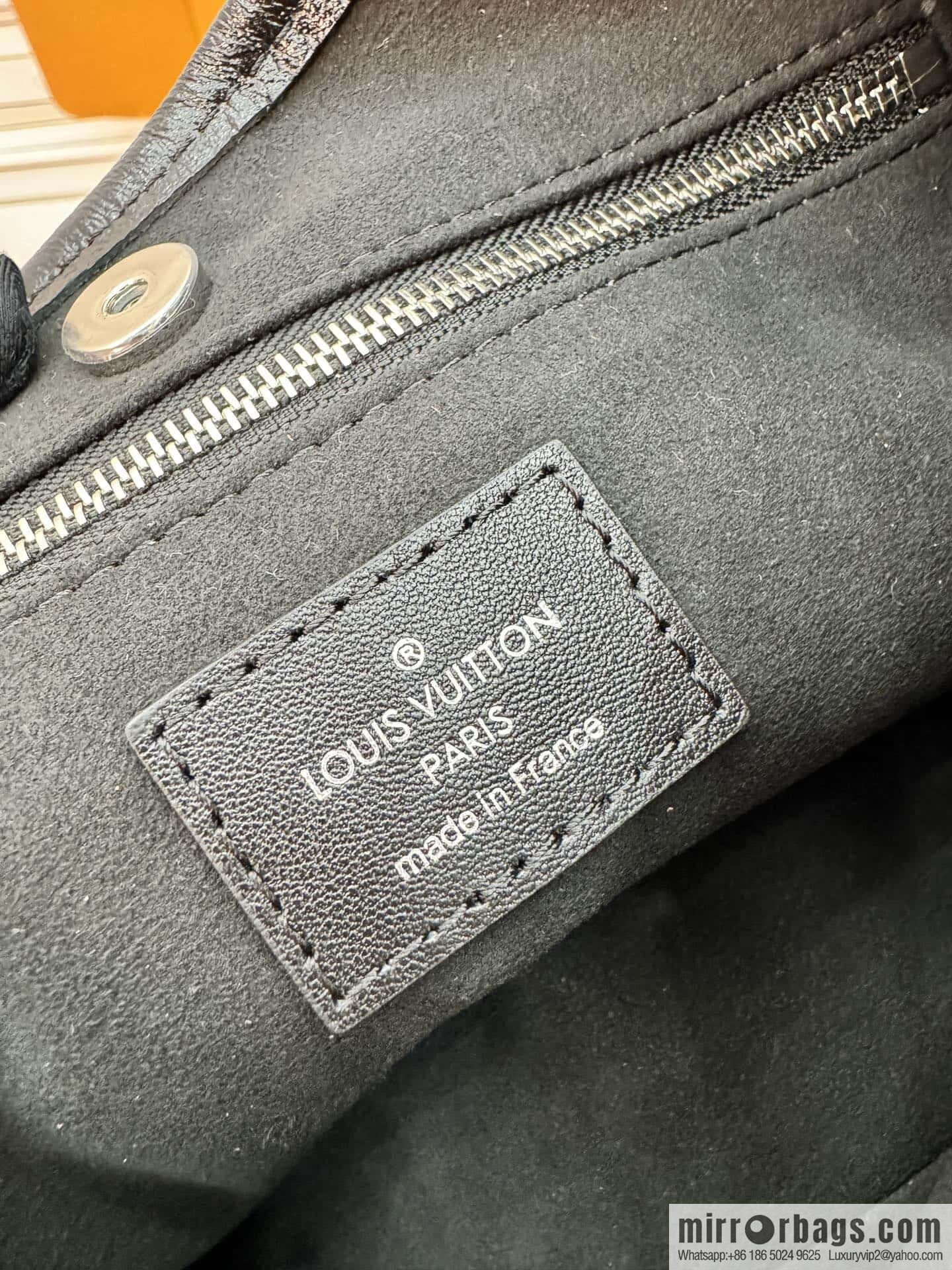 LV M12888 CarryAll Vibe BB