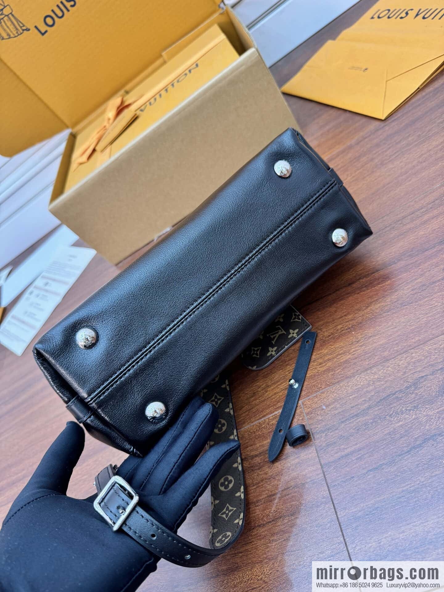 LV M12888 CarryAll Vibe BB