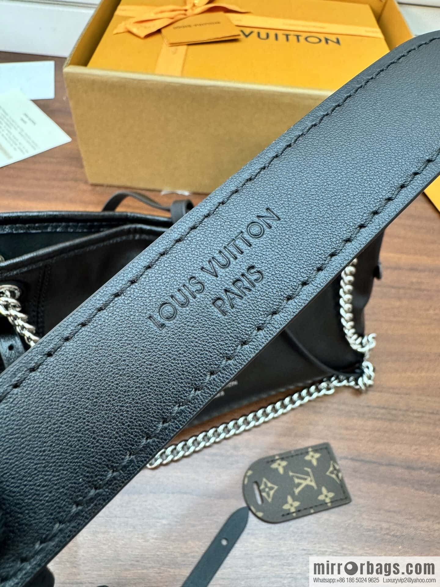 LV M12888 CarryAll Vibe BB