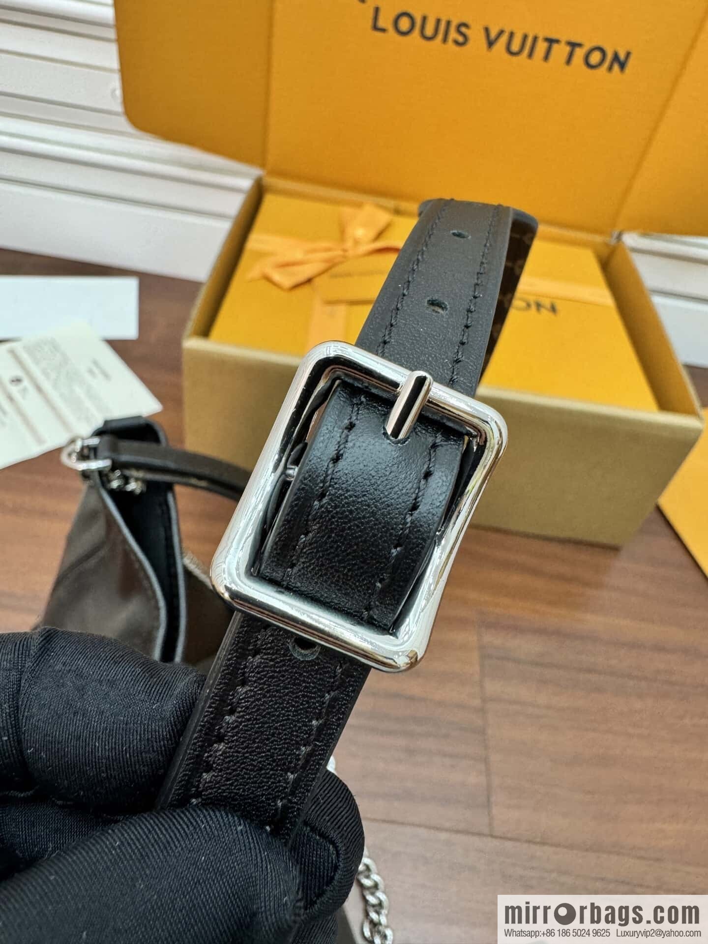 LV M12888 CarryAll Vibe BB