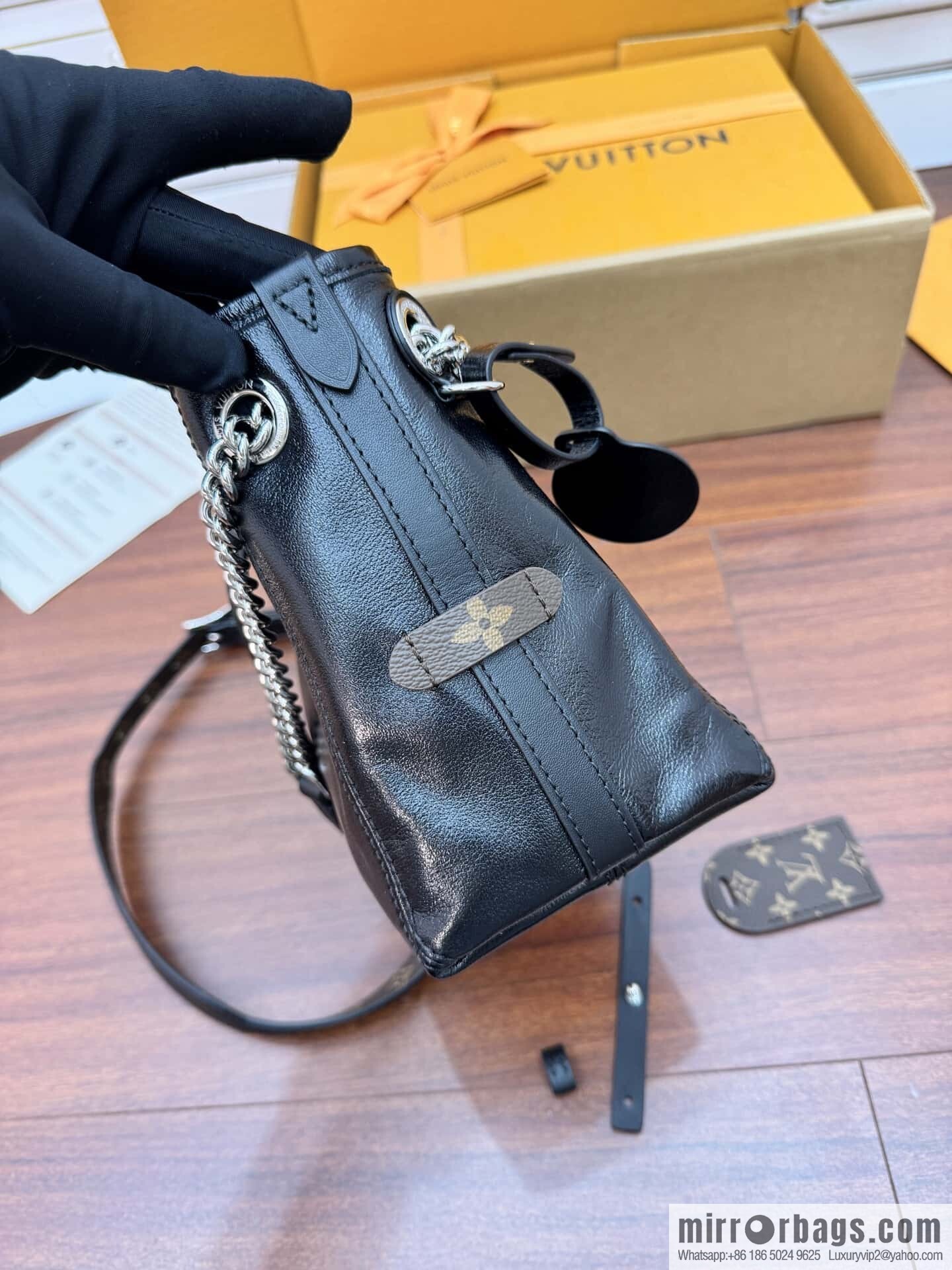 LV M12888 CarryAll Vibe BB