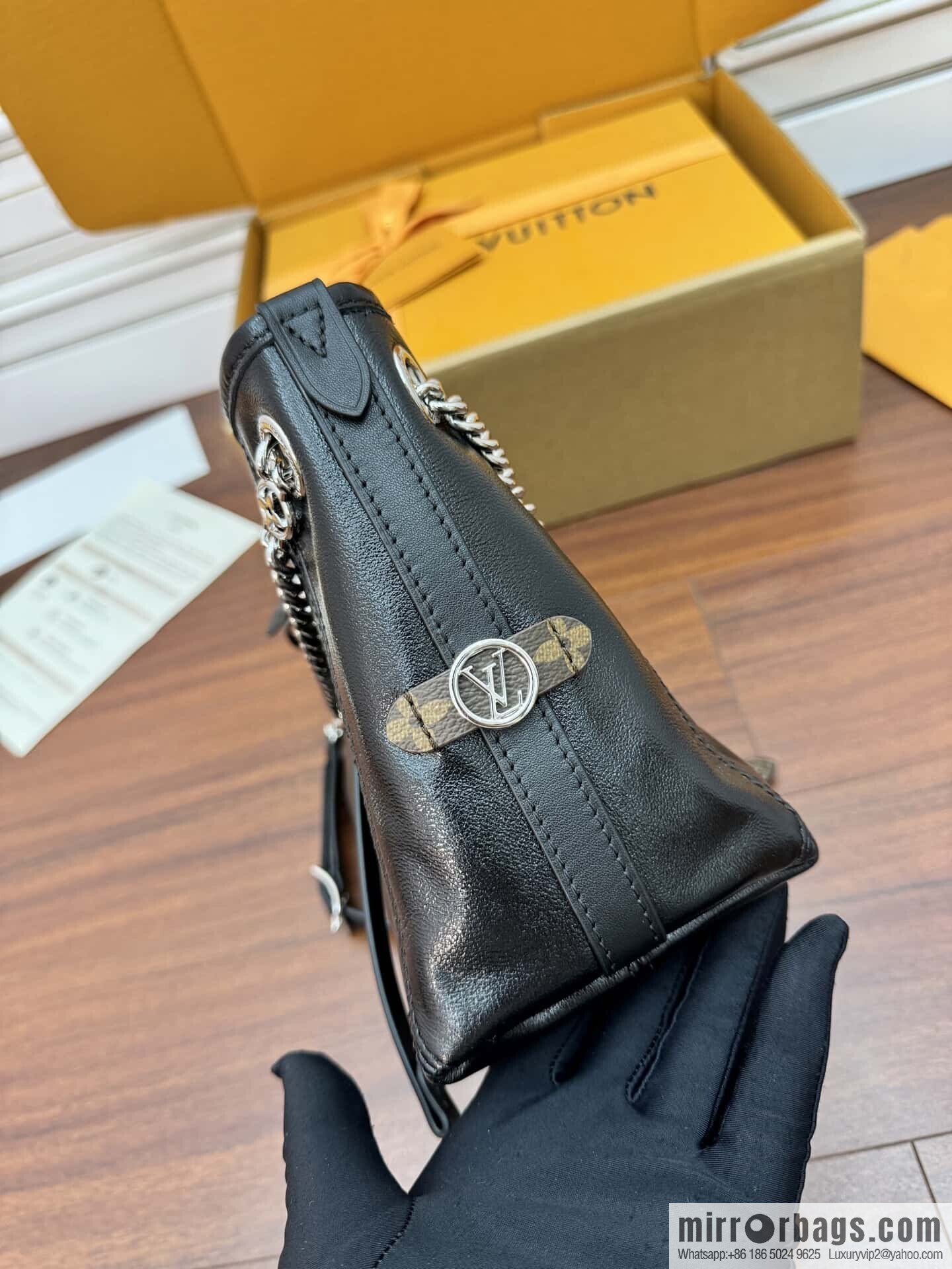 LV M12888 CarryAll Vibe BB