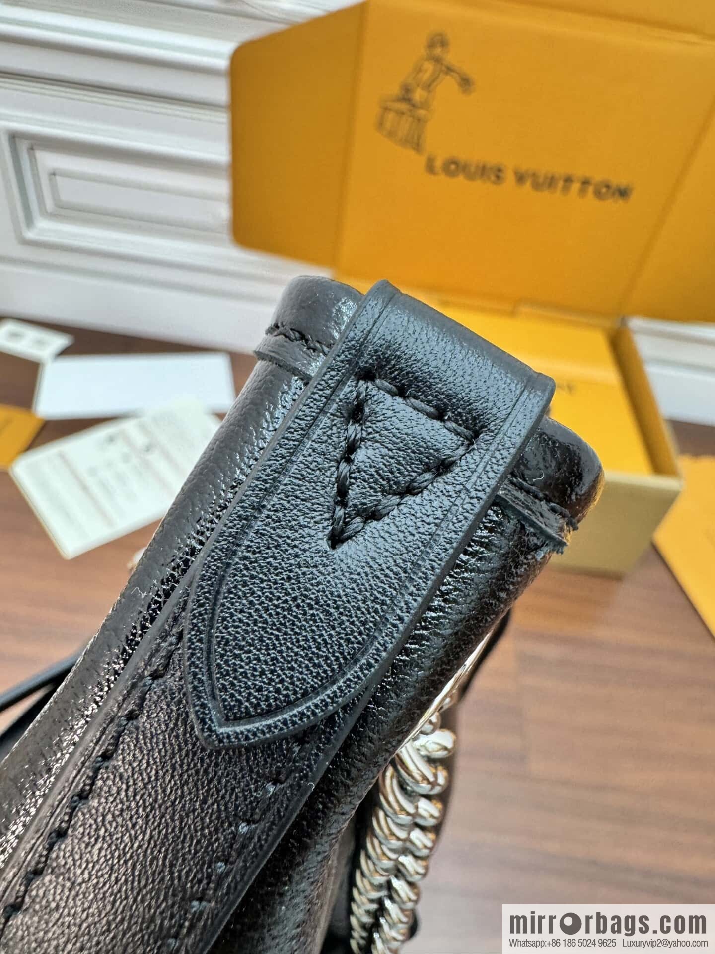 LV M12888 CarryAll Vibe BB