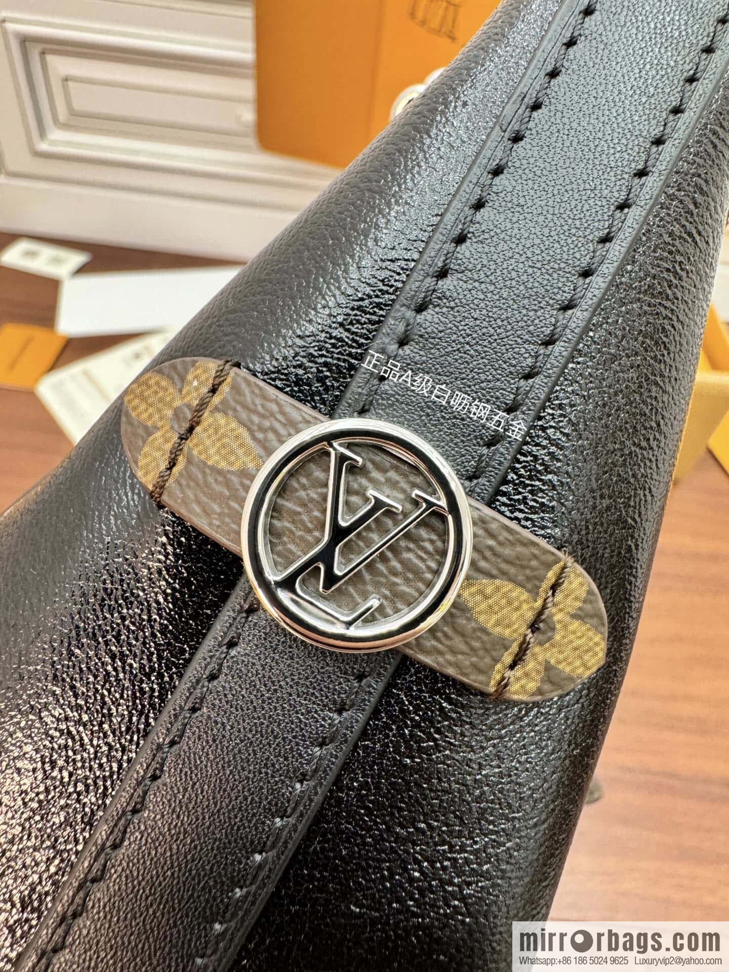 LV M12888 CarryAll Vibe BB
